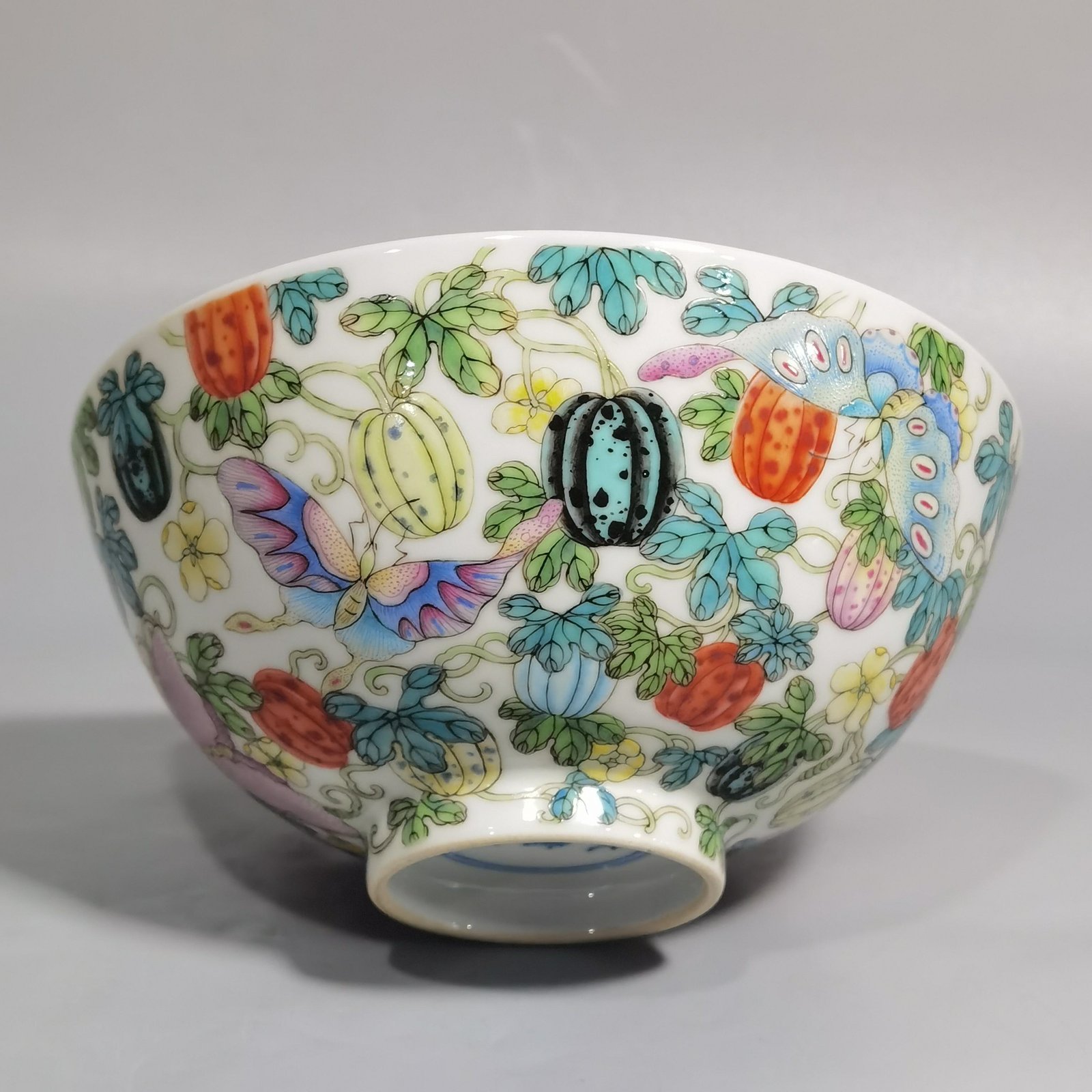 Qing Dynasty Yongzheng A pair of pastel melon-patterned bowls