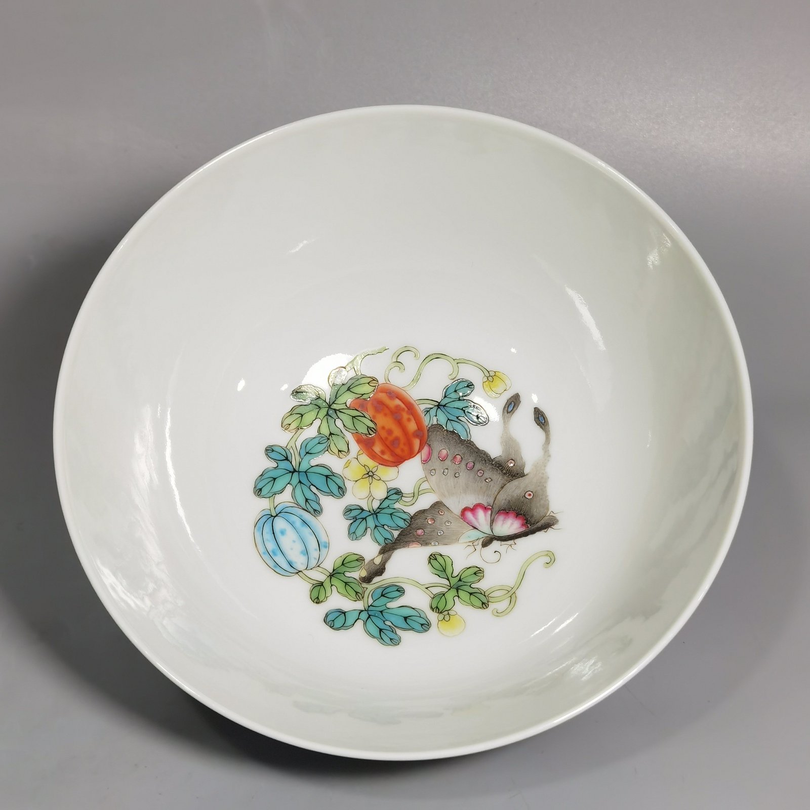 Qing Dynasty Yongzheng A pair of pastel melon-patterned bowls