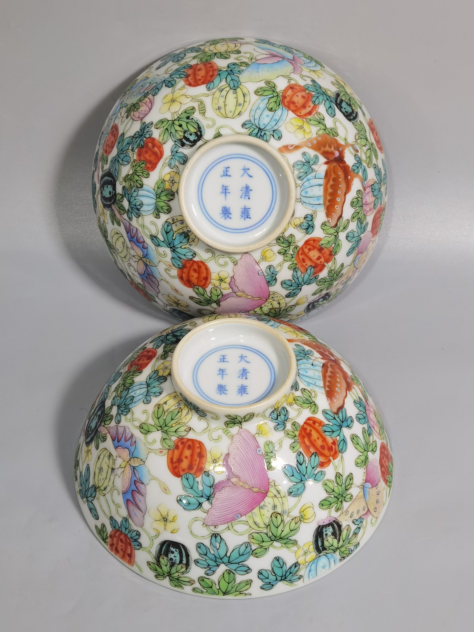 Qing Dynasty Yongzheng A pair of pastel melon-patterned bowls