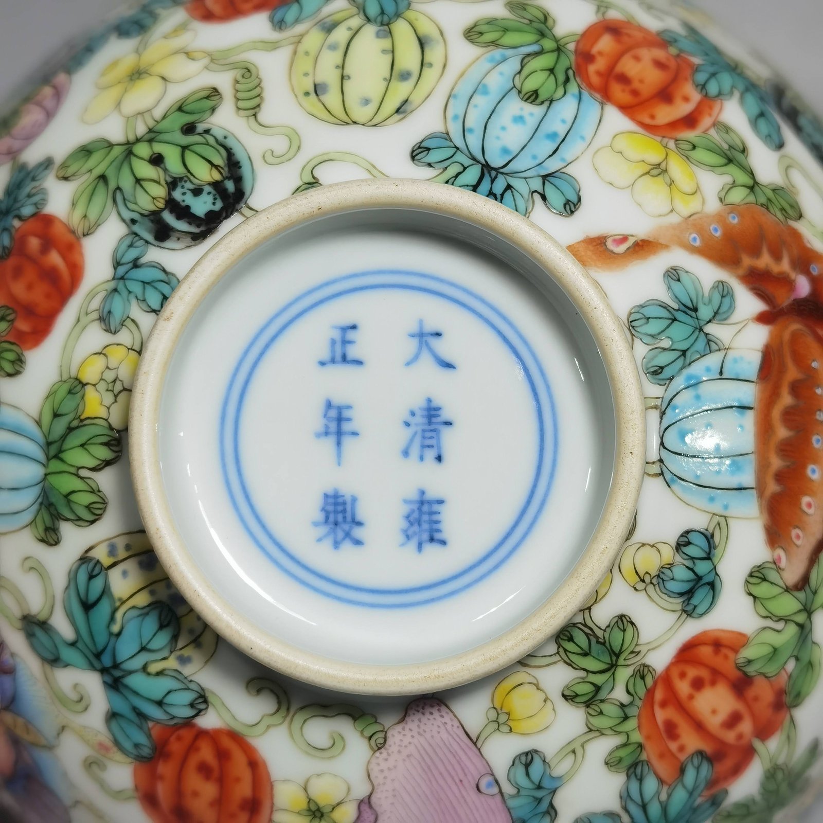 Qing Dynasty Yongzheng A pair of pastel melon-patterned bowls