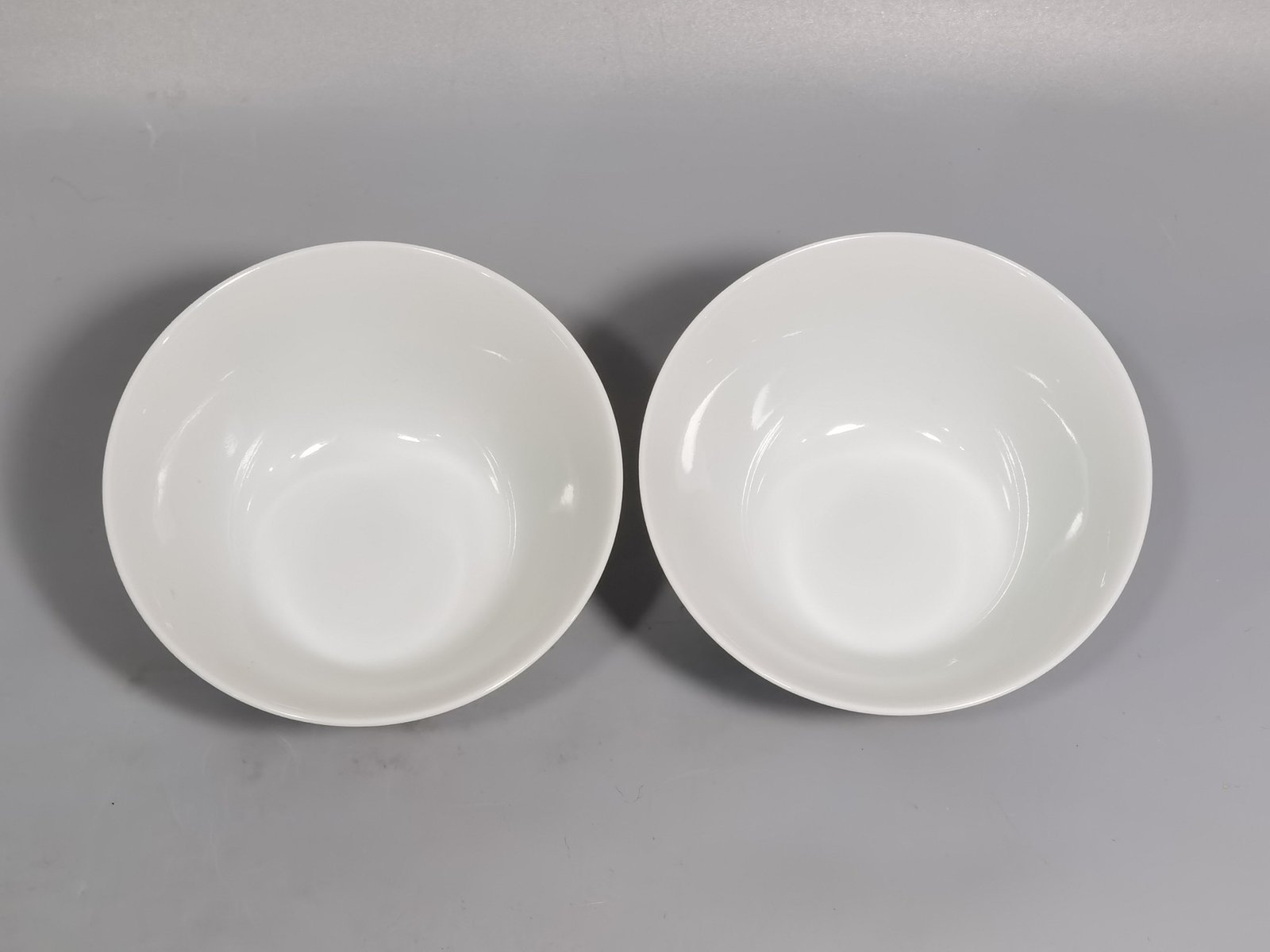 Qing Dynasty Yongzheng A pair of pastel leather ball pattern cups