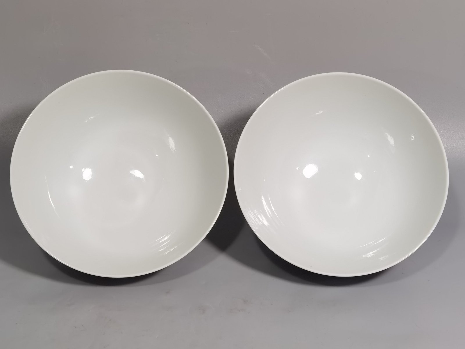 Qing Dynasty Yongzheng A pair of pastel leather ball pattern bowls