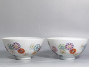 Qing Dynasty Yongzheng A pair of pastel leather ball pattern bowls