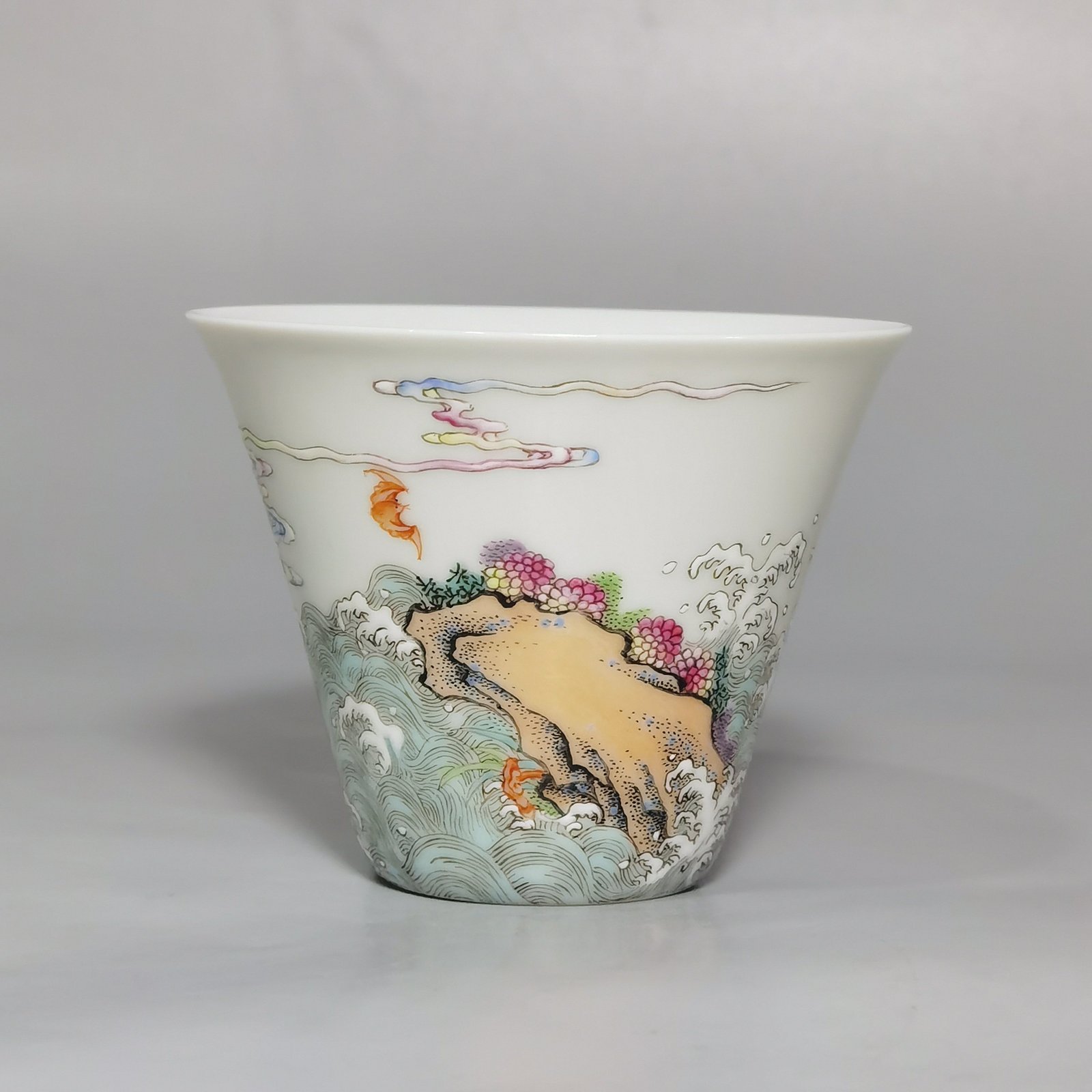 Qing Dynasty Yongzheng Pastel Painting of Fushan Longevity and Sea Horseshoe Cup