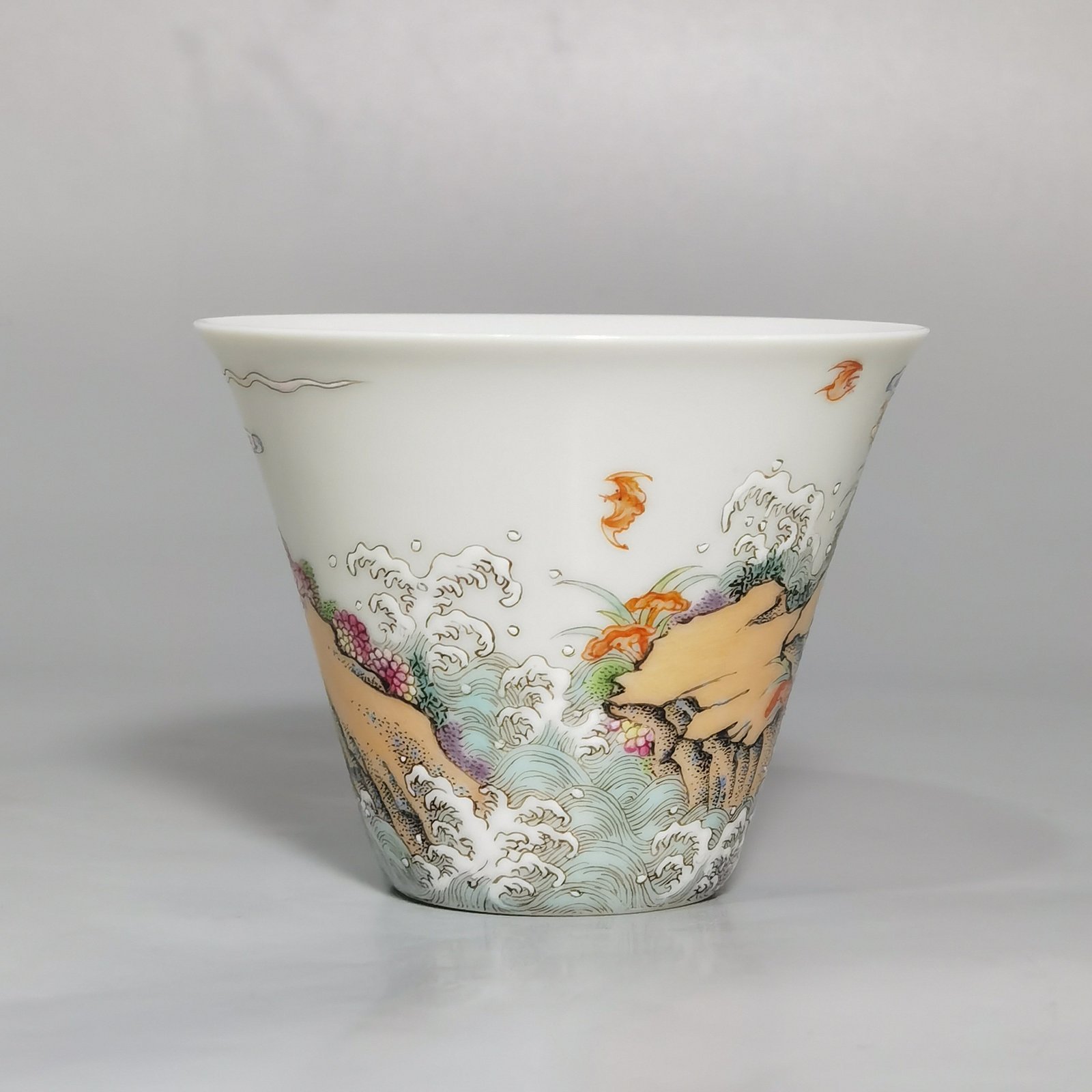 Qing Dynasty Yongzheng pastel paintings of Fushan and Longevity horseshoe cup