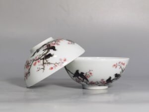 Qing Dynasty Yongzheng a pair of pastel red leaf starling tea circles