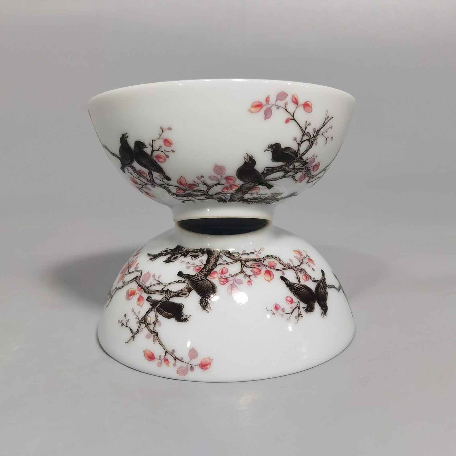 Qing Dynasty Yongzheng a pair of pastel red leaf starling tea circles
