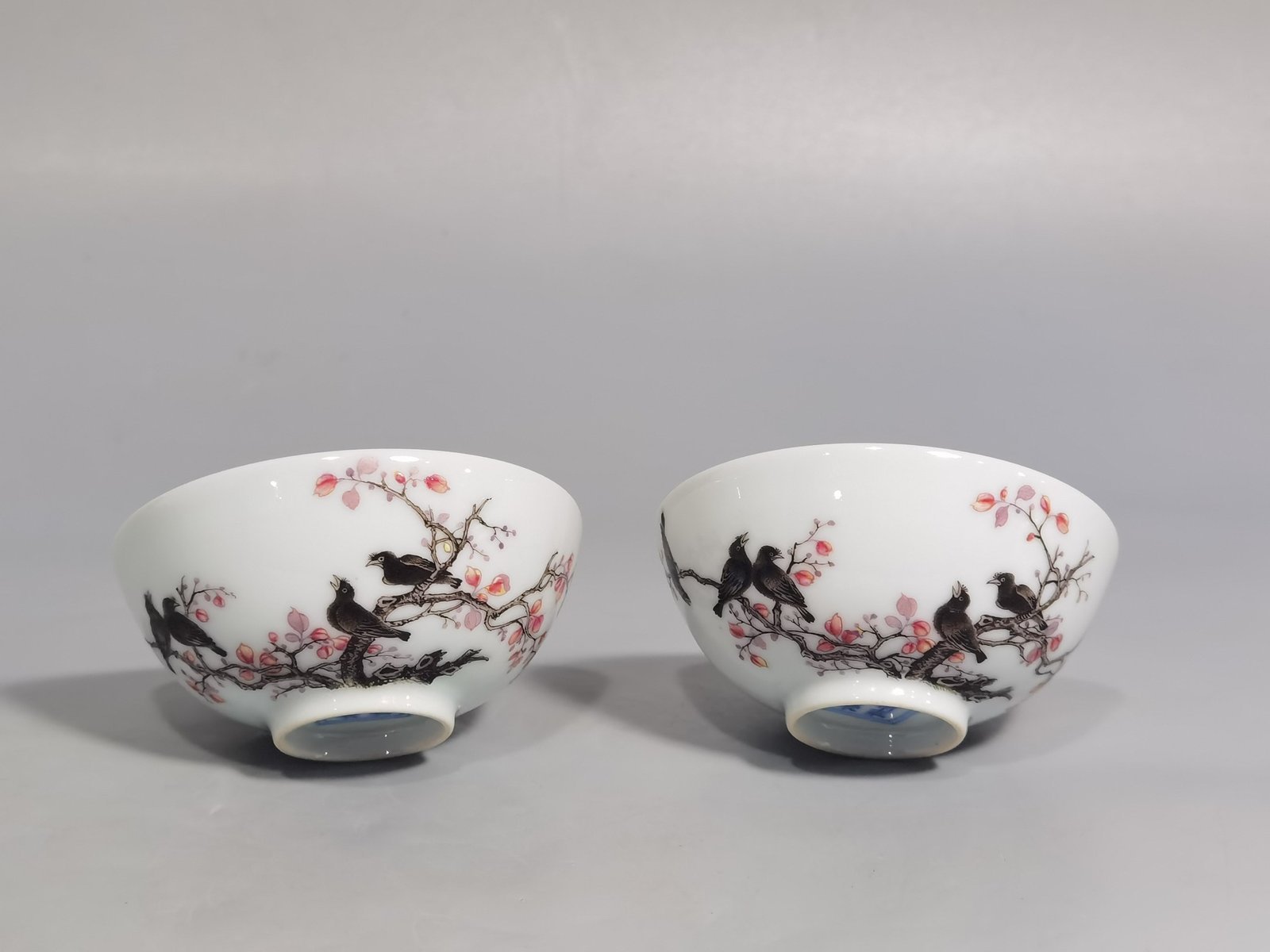 Qing Dynasty Yongzheng a pair of pastel red leaf starling tea circles