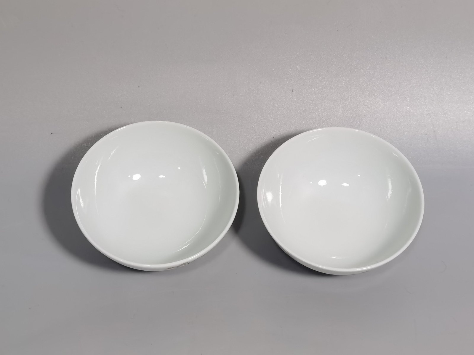 Qing Dynasty Yongzheng a pair of pastel red leaf starling tea circles