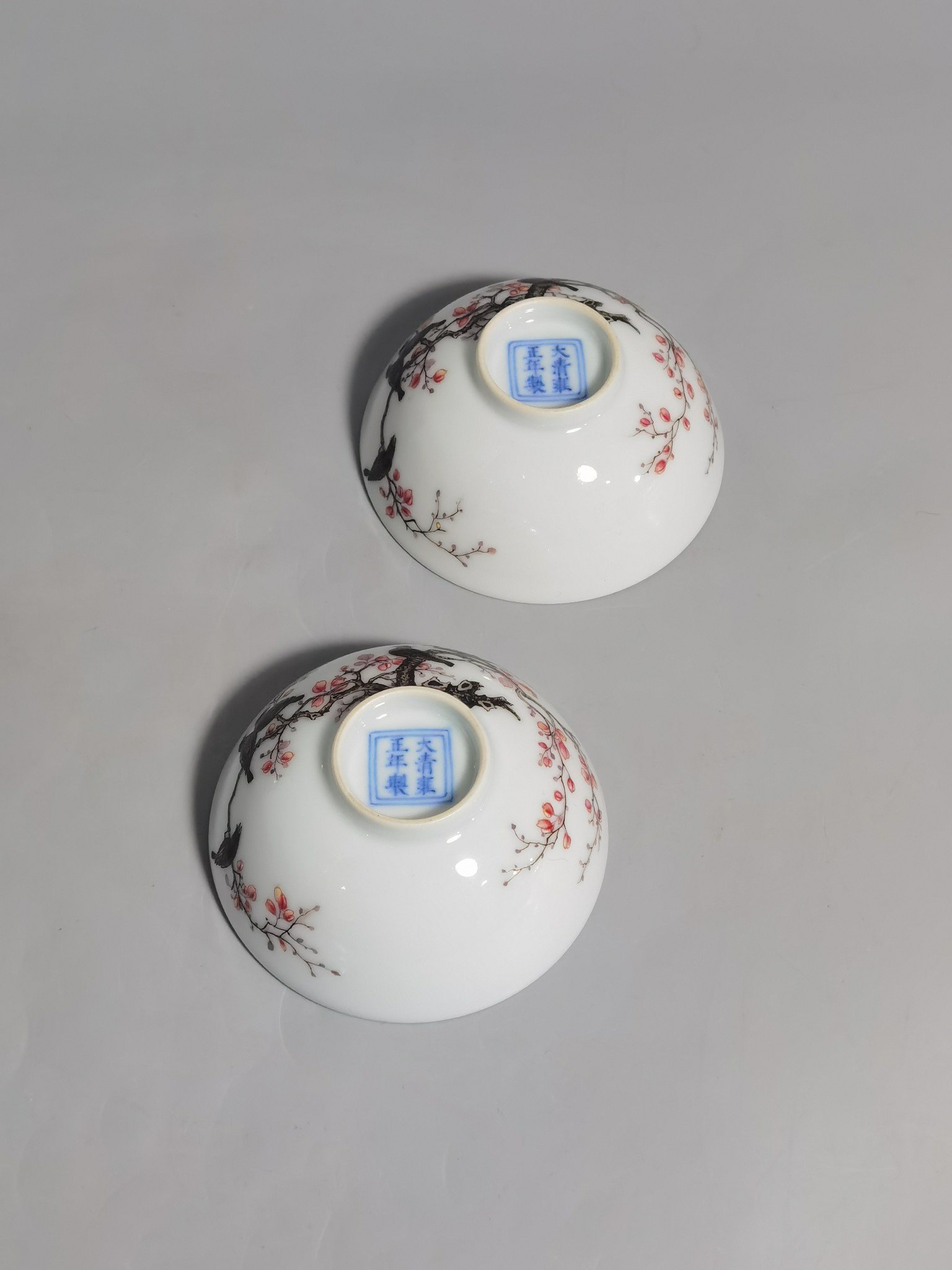 Qing Dynasty Yongzheng a pair of pastel red leaf starling tea circles