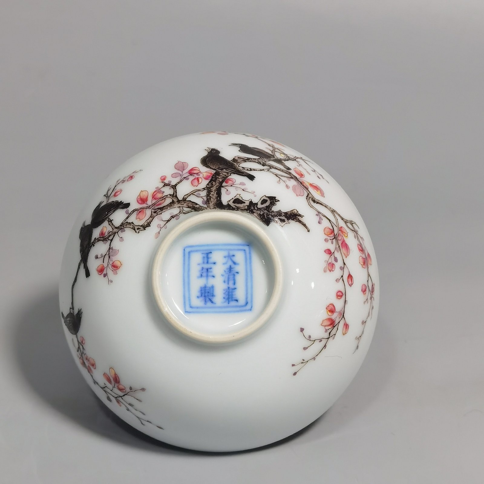 Qing Dynasty Yongzheng a pair of pastel red leaf starling tea circles
