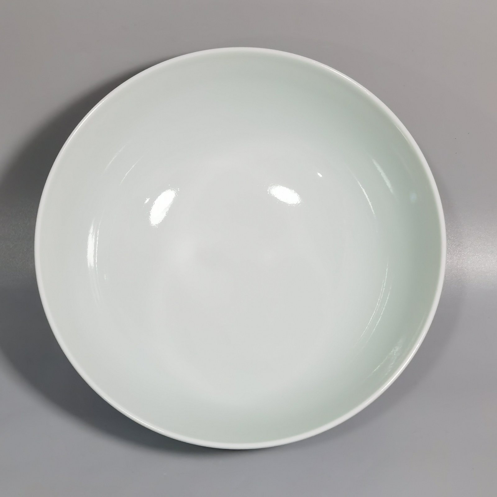Qing Dynasty Yongzheng Pastel Flower Butterfly Cave Stone Pattern Bowl