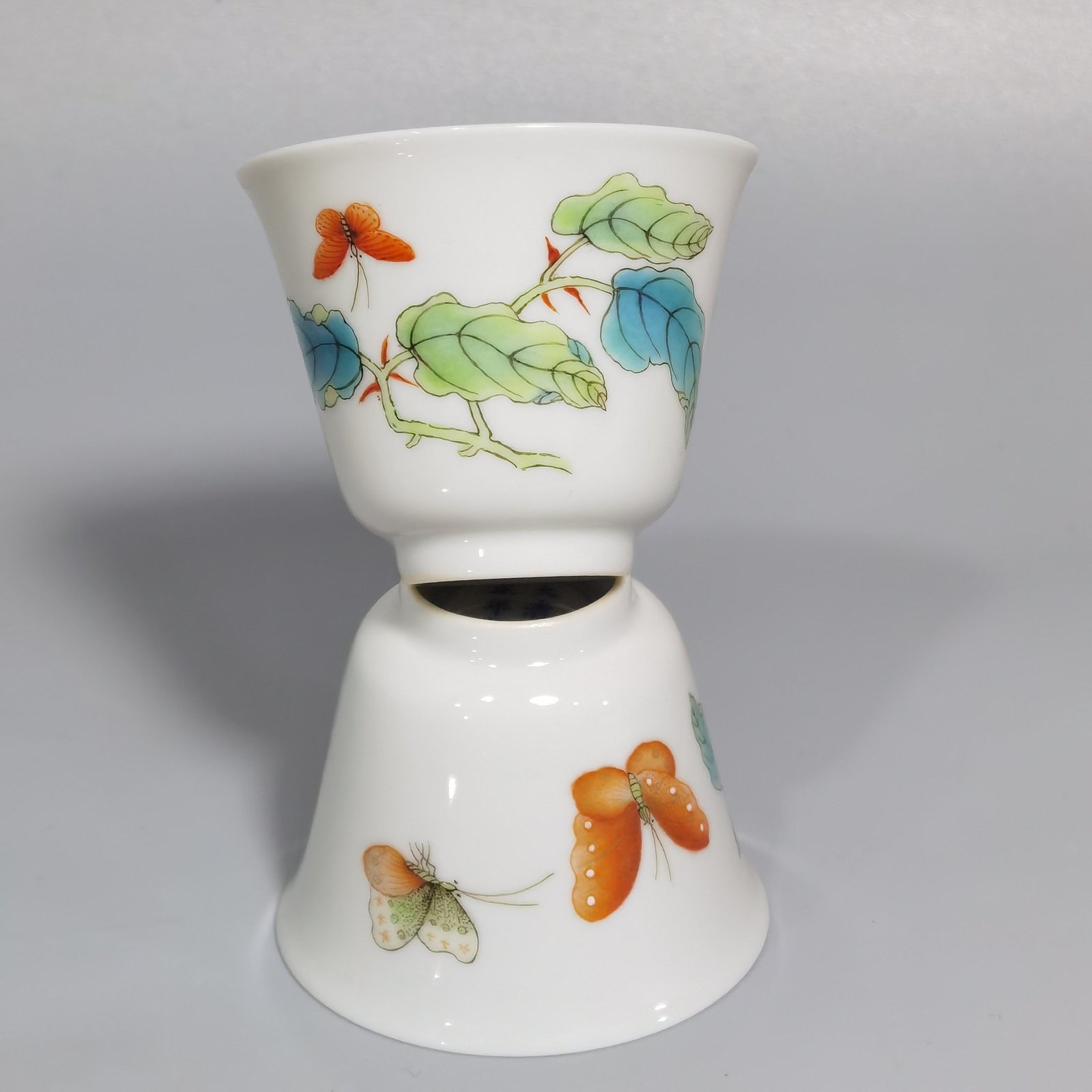 Qing Dynasty Yongzheng Pastel Butterfly and Flower Pattern Cup