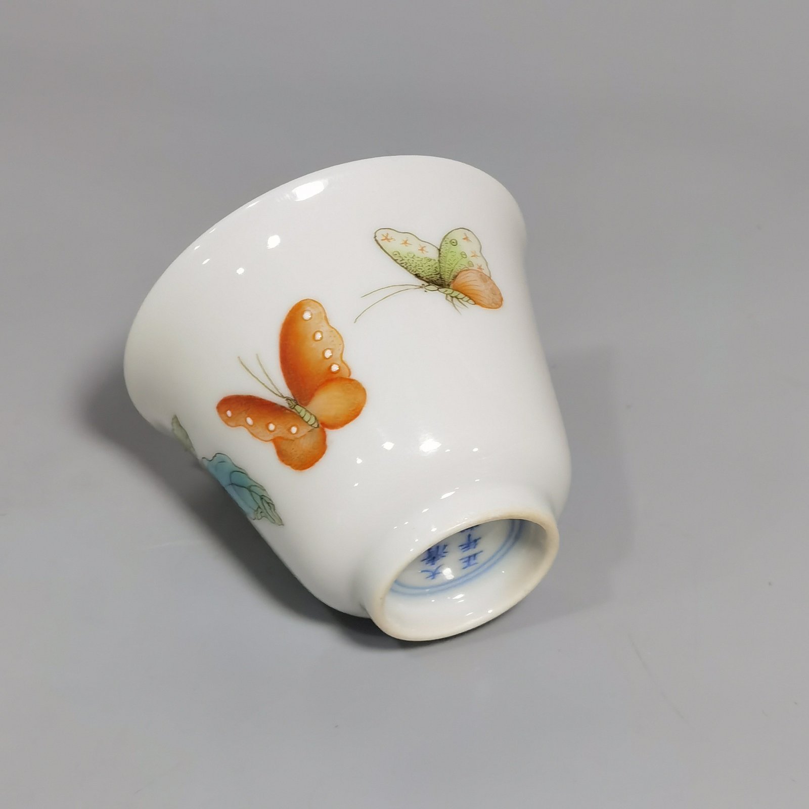 Qing Dynasty Yongzheng Pastel Butterfly and Flower Pattern Cup