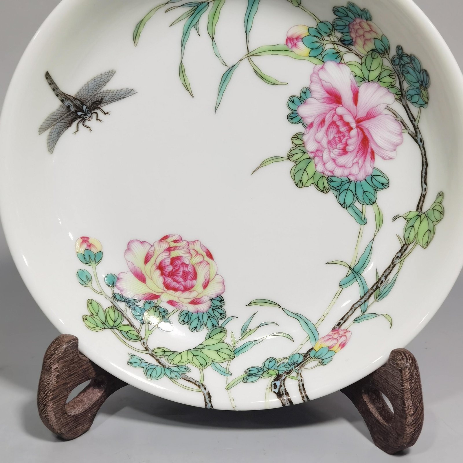 Qing Dynasty Yongzheng Pastel hibiscus flower and dragonfly dish