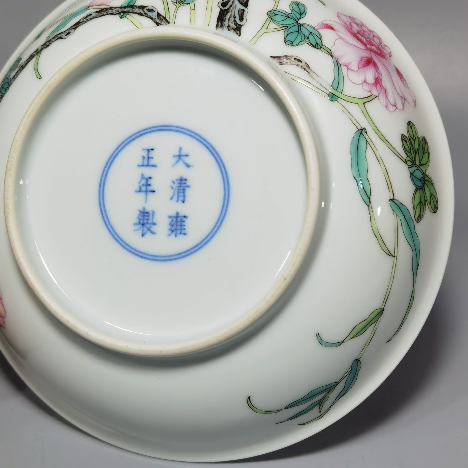 Qing Dynasty Yongzheng Pastel hibiscus flower and dragonfly dish