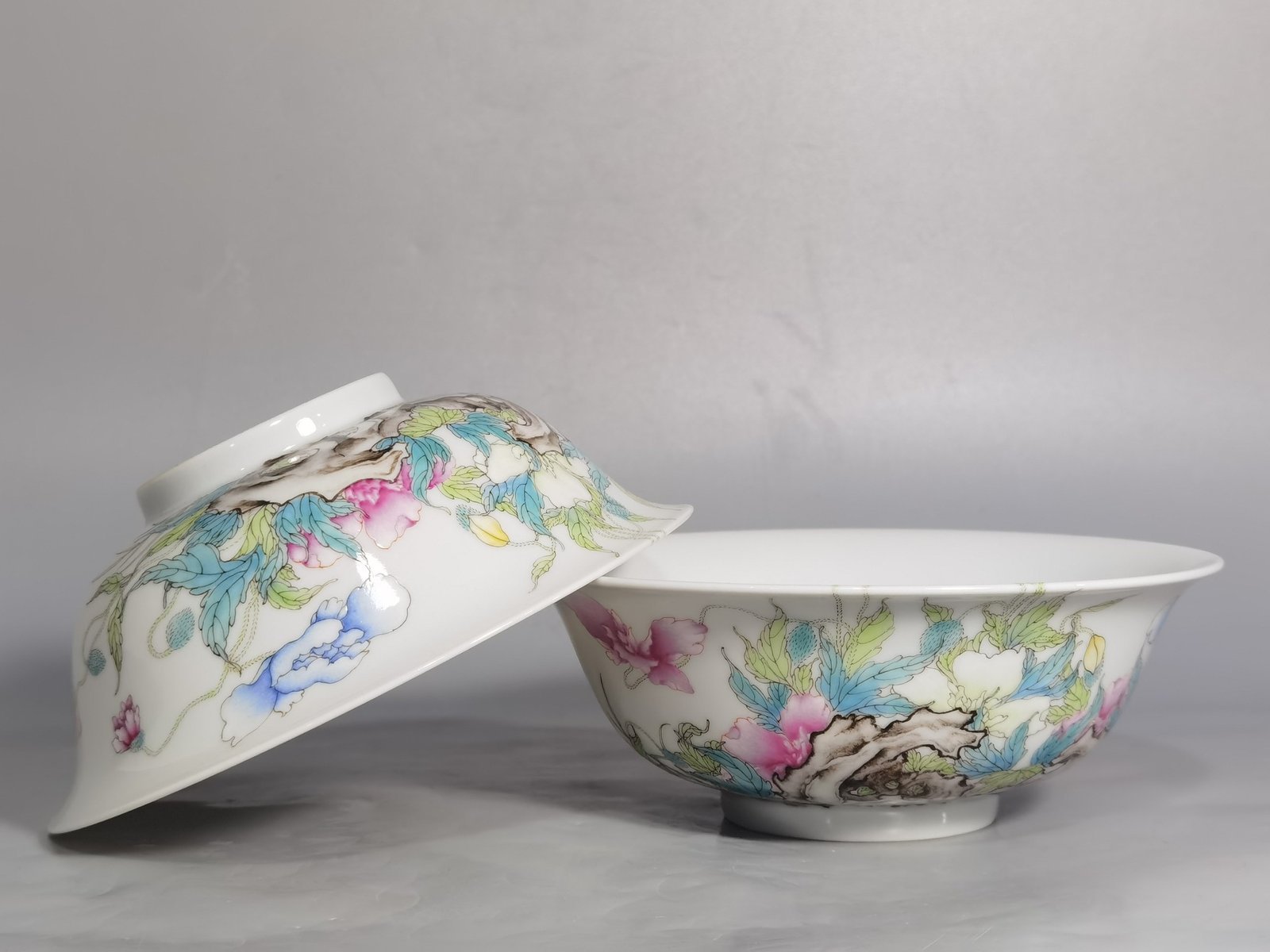 Qing Dynasty Yongzheng A pair of famille rose poppy bowls