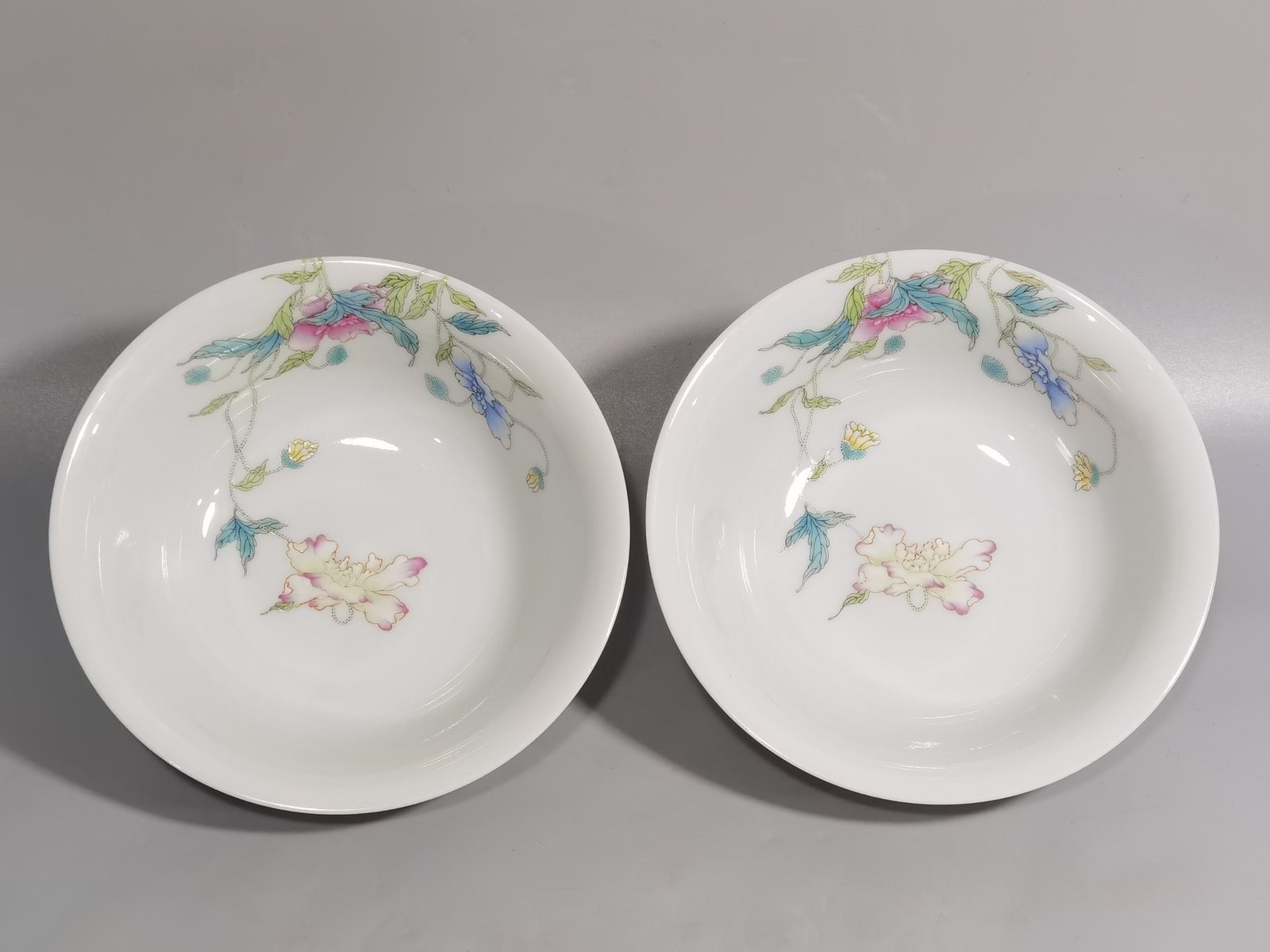 Qing Dynasty Yongzheng A pair of famille rose poppy bowls