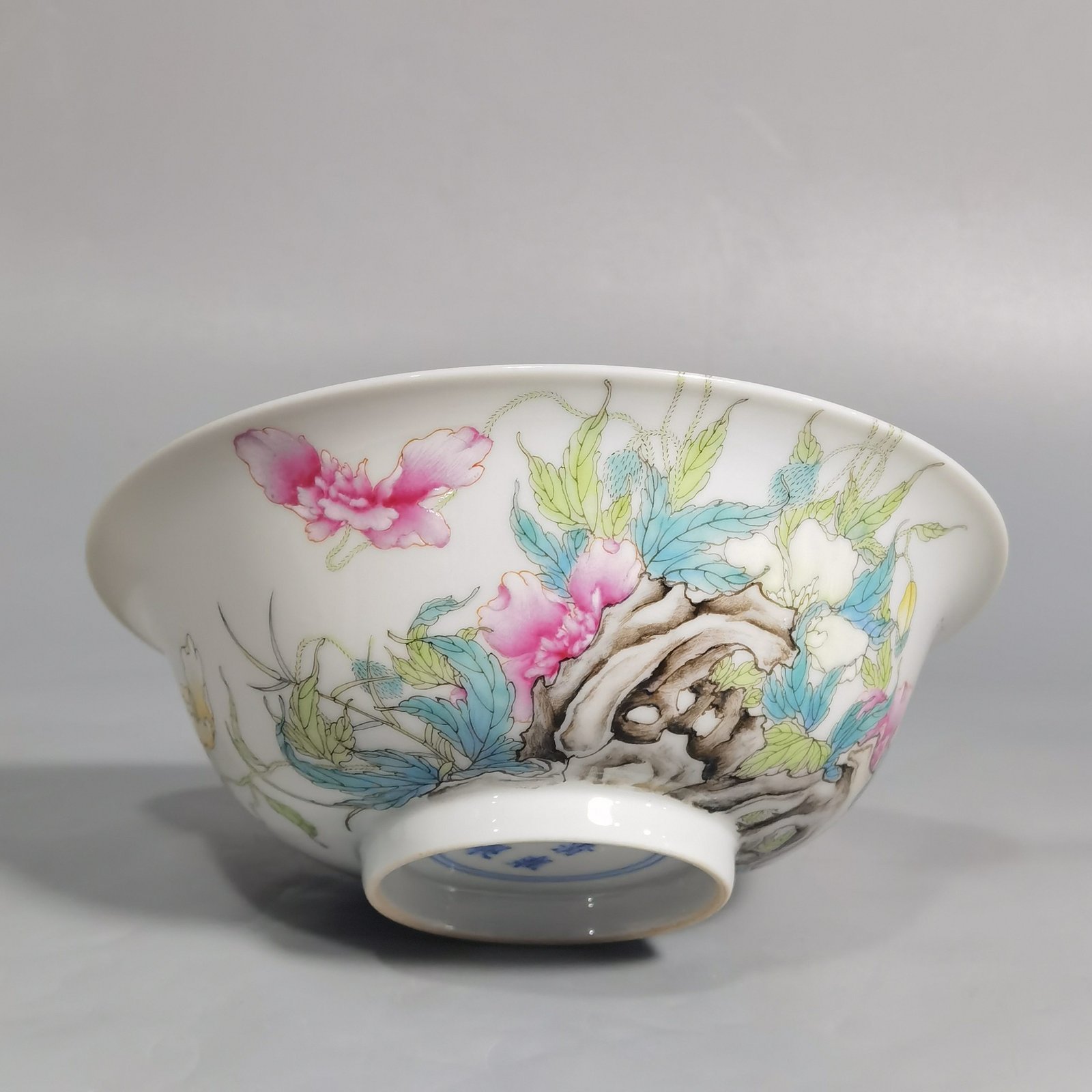 Qing Dynasty Yongzheng A pair of famille rose poppy bowls
