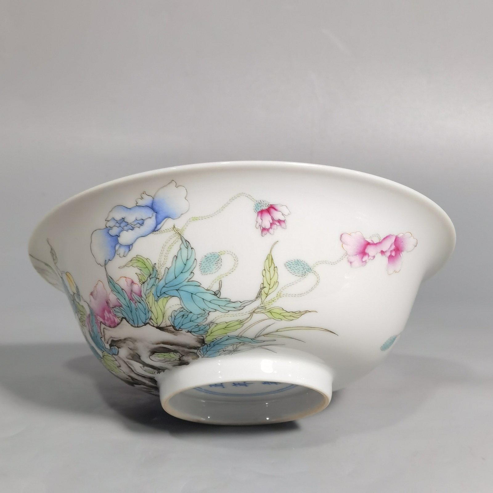 Qing Dynasty Yongzheng A pair of famille rose poppy bowls