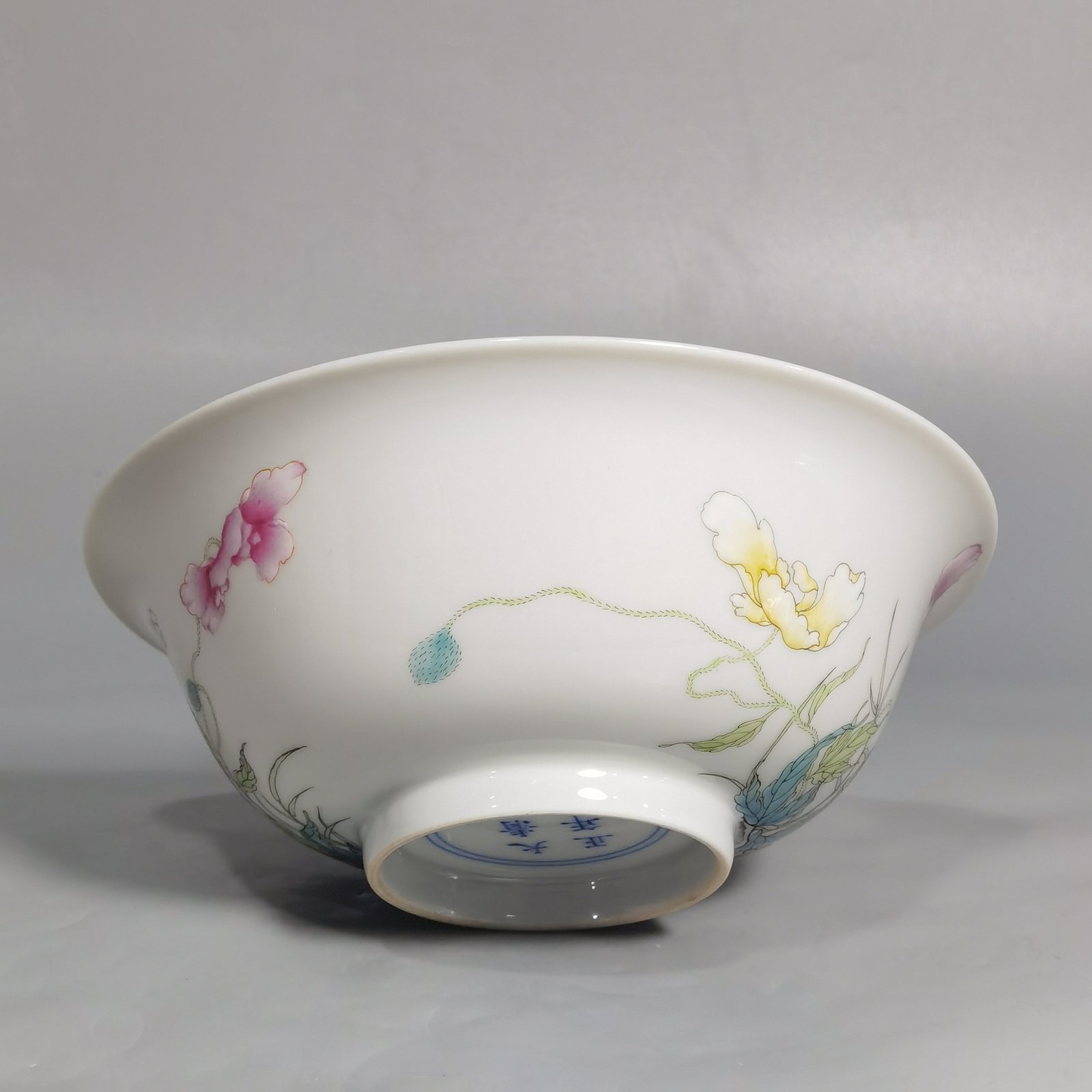 Qing Dynasty Yongzheng A pair of famille rose poppy bowls