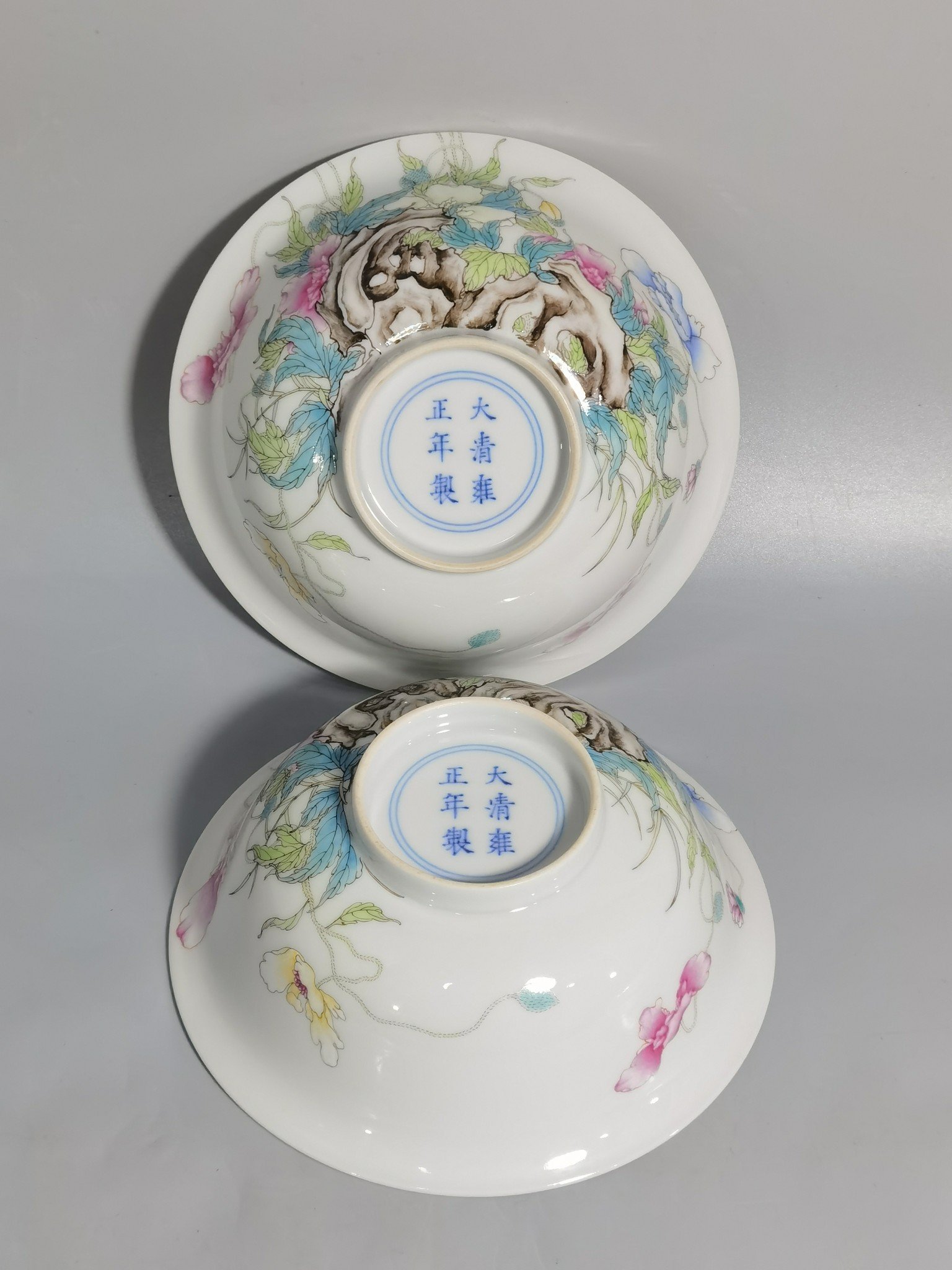 Qing Dynasty Yongzheng A pair of famille rose poppy bowls