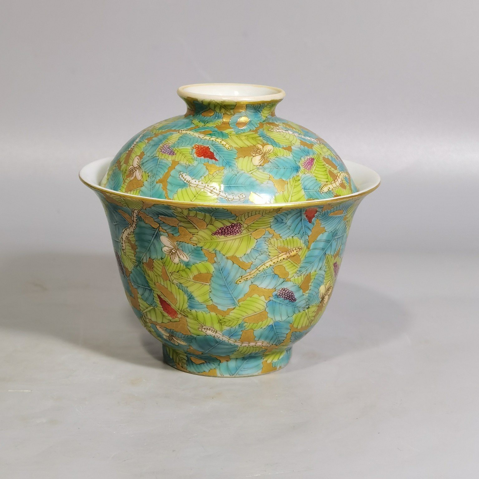 Qing Dynasty Yongzheng a pair of pink and gold spring silkworm bowls