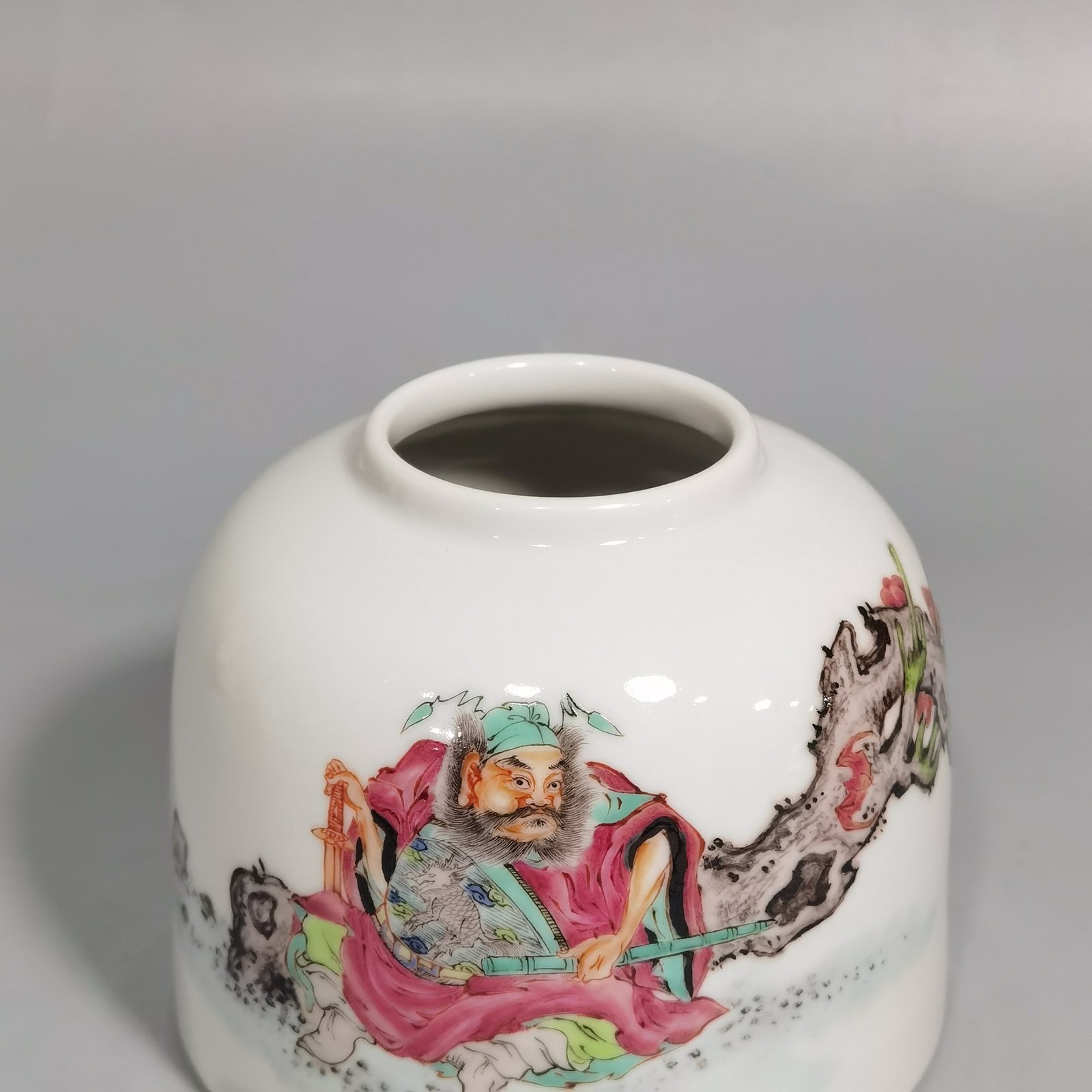 Qing Dynasty Yongzheng famille rose Zhongkui Nafu horseshoe statue