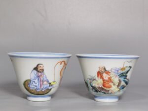 Qing Dynasty Yongzheng A pair of pastel dragon-subduing and tiger-subduing cups