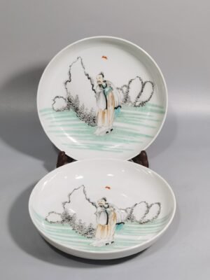 Qing Dynasty Yongzheng Pastel Coats plate