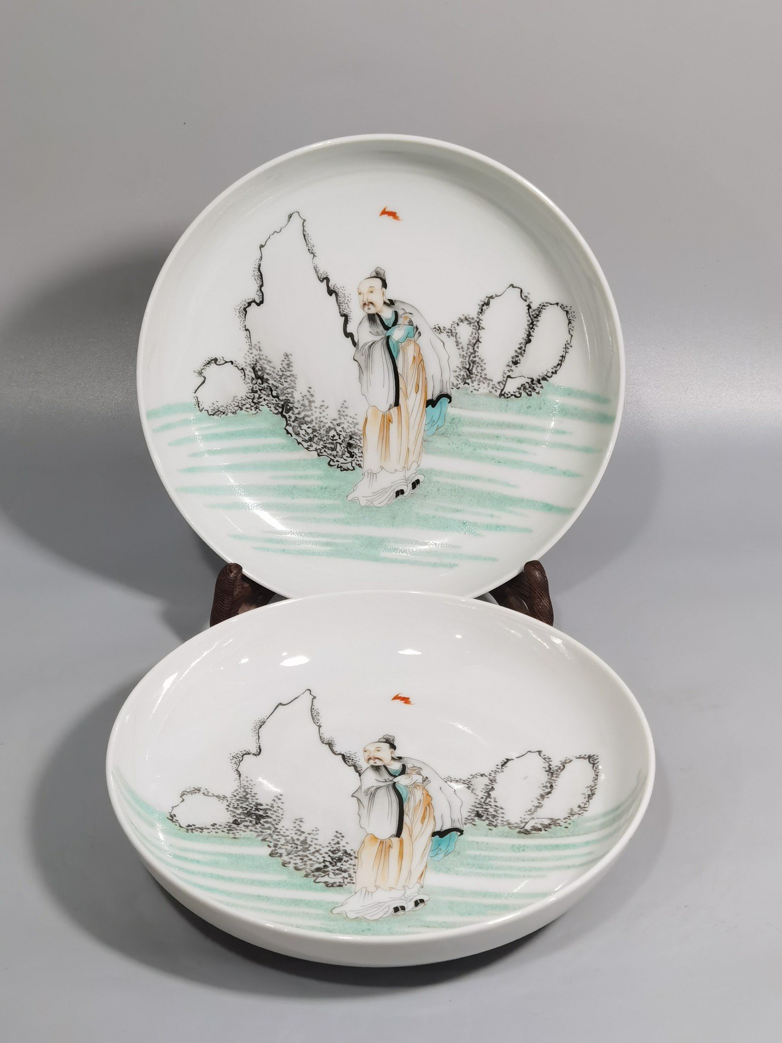 Qing Dynasty Yongzheng Pastel Coats plate