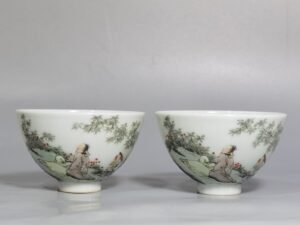 Qing Dynasty Yongzheng a pastel painting of Coats traveling around. Cup