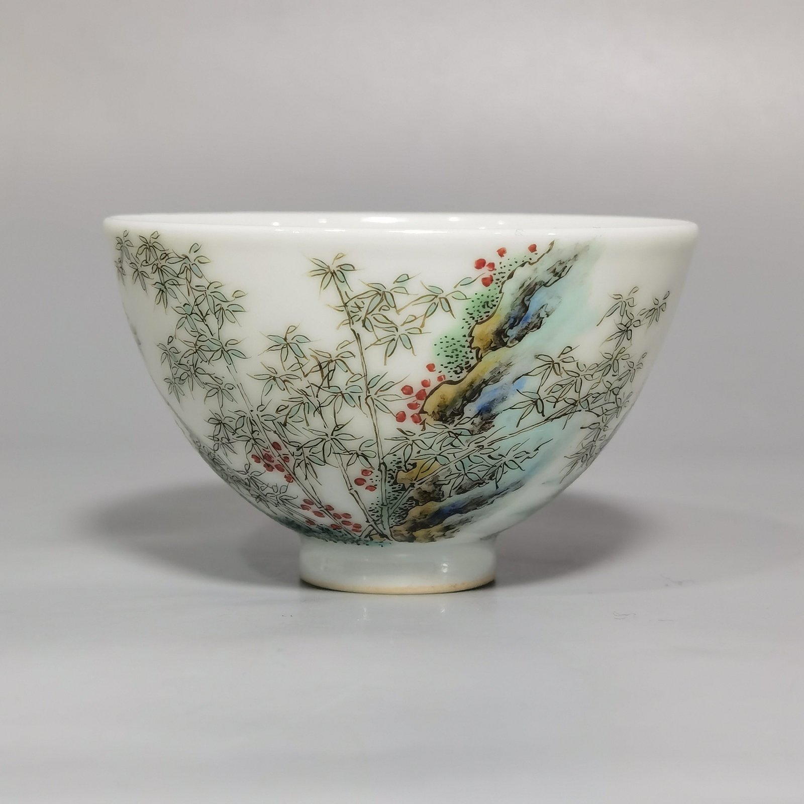 Qing Dynasty Yongzheng a pastel painting of Coats traveling around. Cup