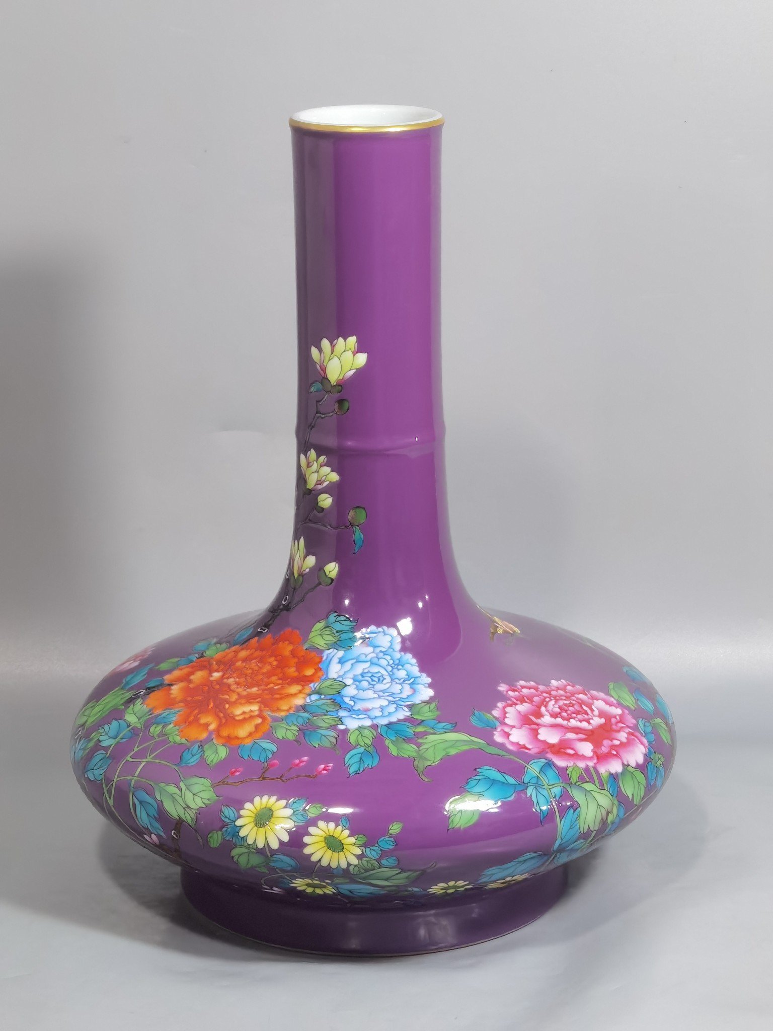 Qing Dynasty Yongzheng purple ground pastel peony flower flat belly vase