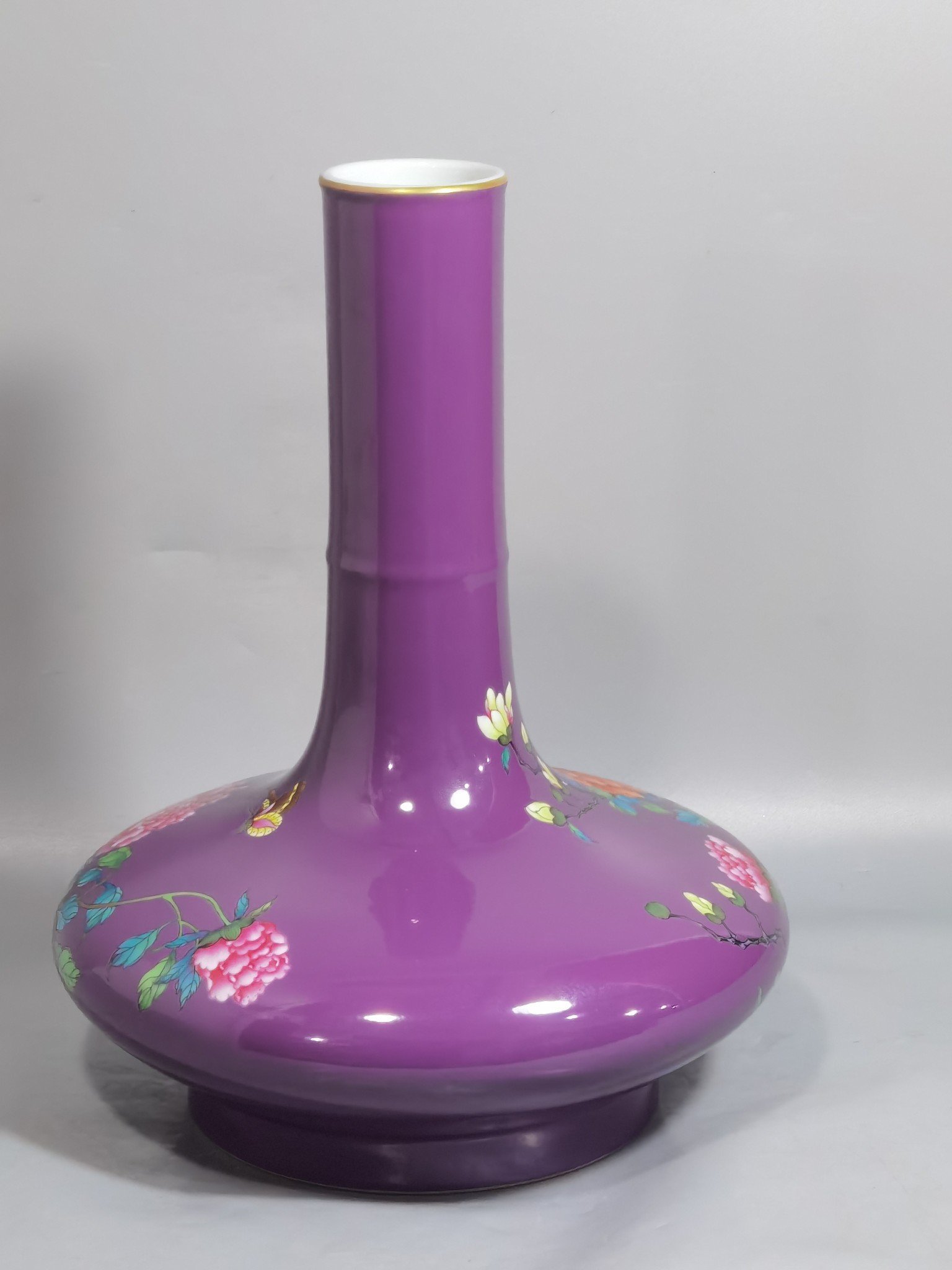 Qing Dynasty Yongzheng purple ground pastel peony flower flat belly vase