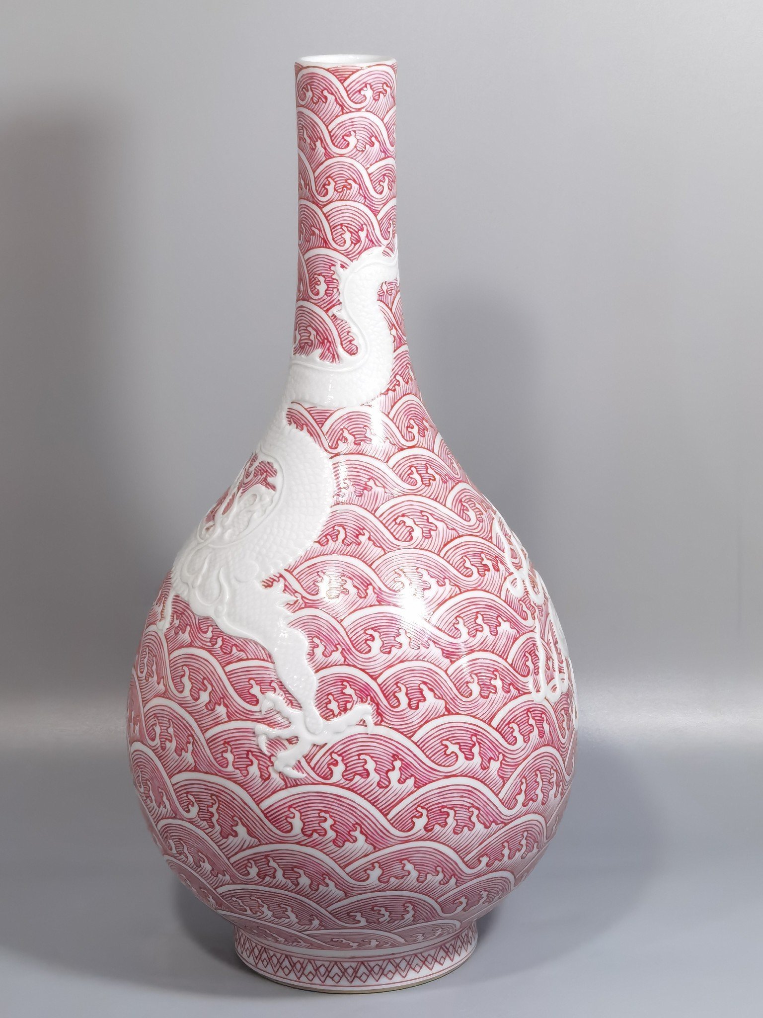 Qing Dynasty Yongzheng Carmine Red Ground Sea Water Dragon Pattern Bile Vase
