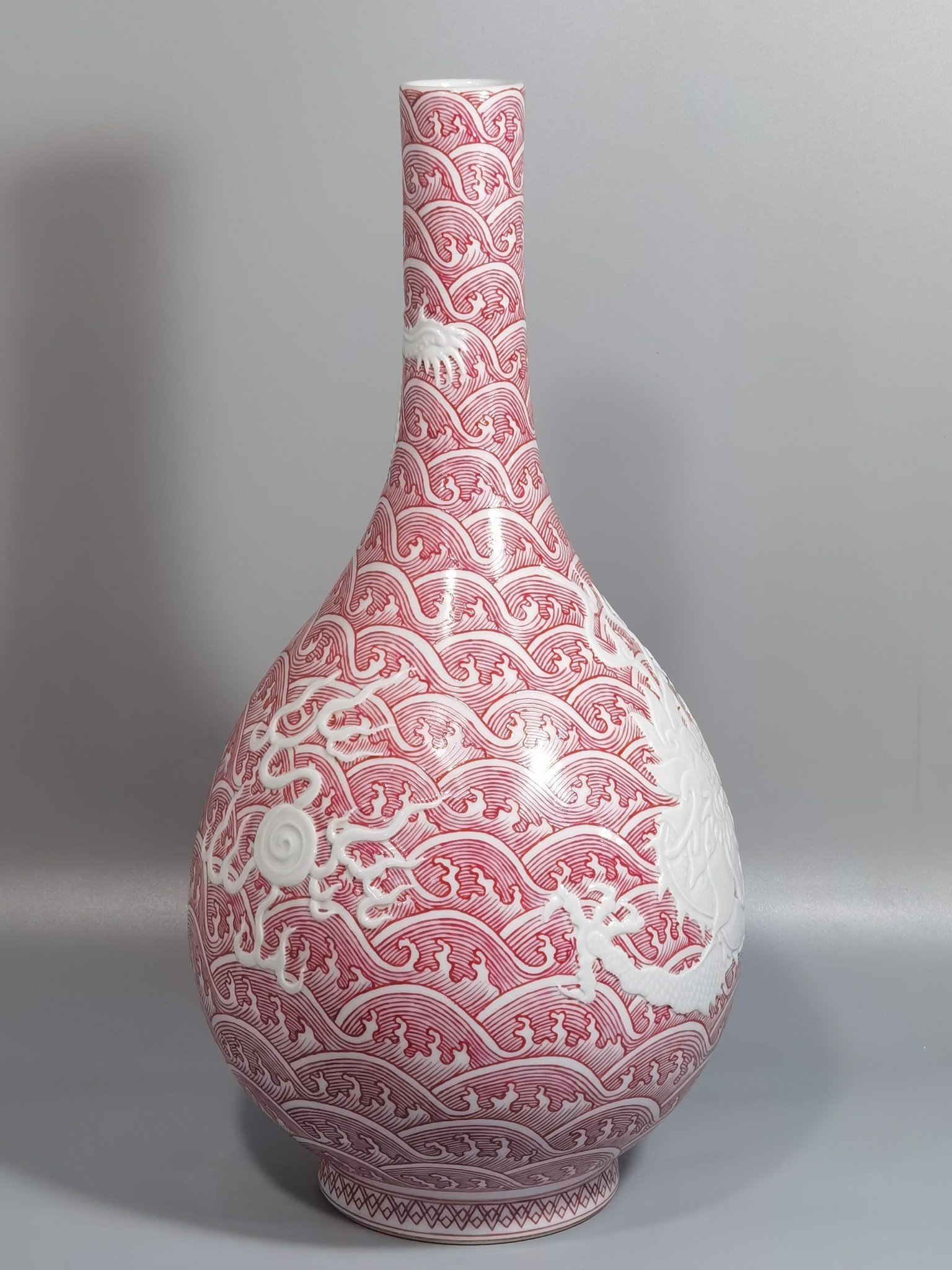 Qing Dynasty Yongzheng Carmine Red Ground Sea Water Dragon Pattern Bile Vase