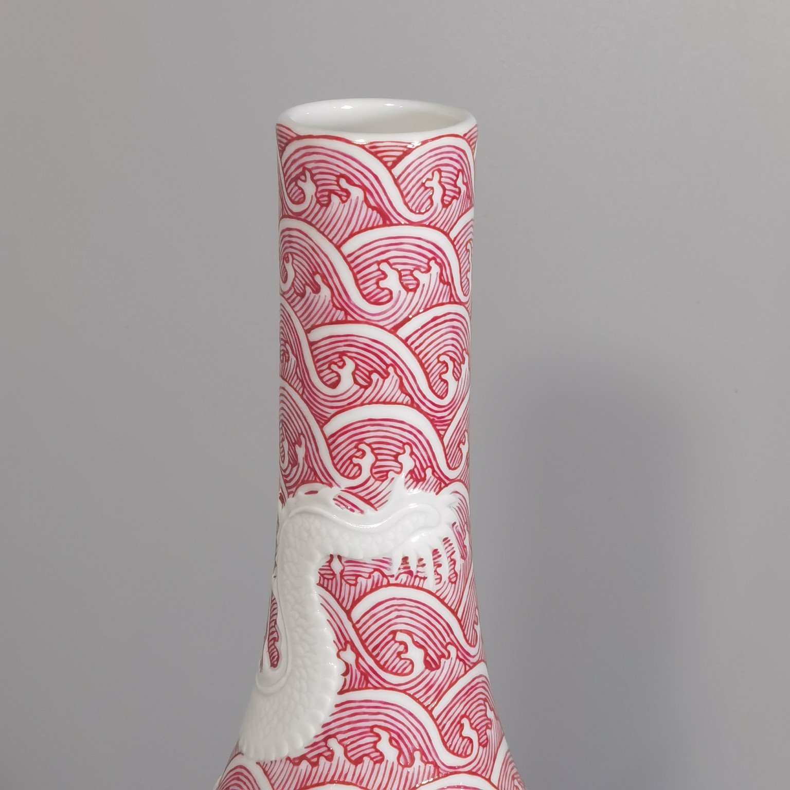 Qing Dynasty Yongzheng Carmine Red Ground Sea Water Dragon Pattern Bile Vase