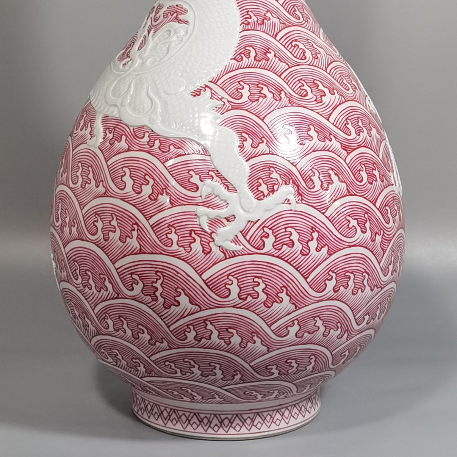 Qing Dynasty Yongzheng Carmine Red Ground Sea Water Dragon Pattern Bile Vase
