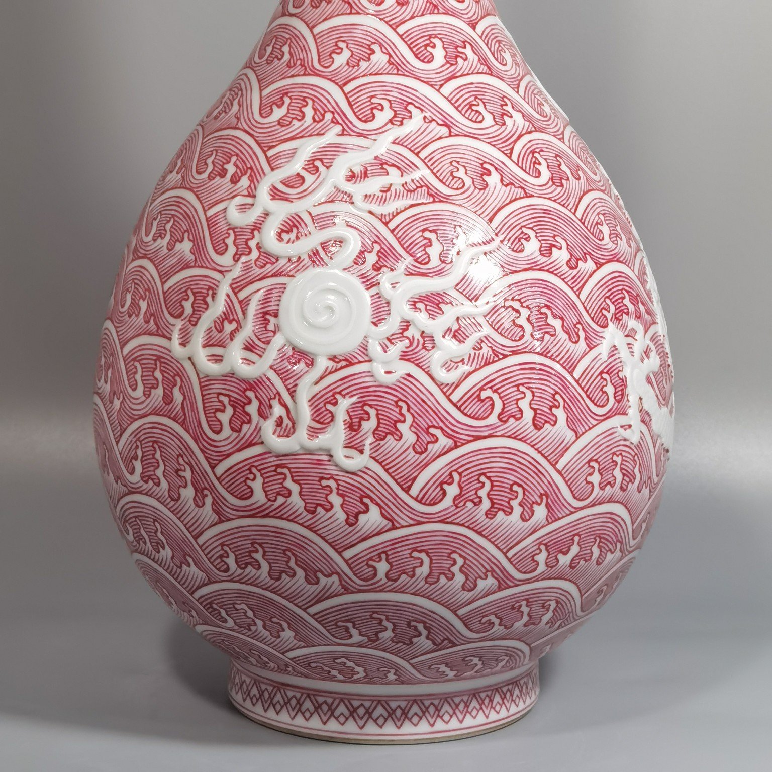 Qing Dynasty Yongzheng Carmine Red Ground Sea Water Dragon Pattern Bile Vase