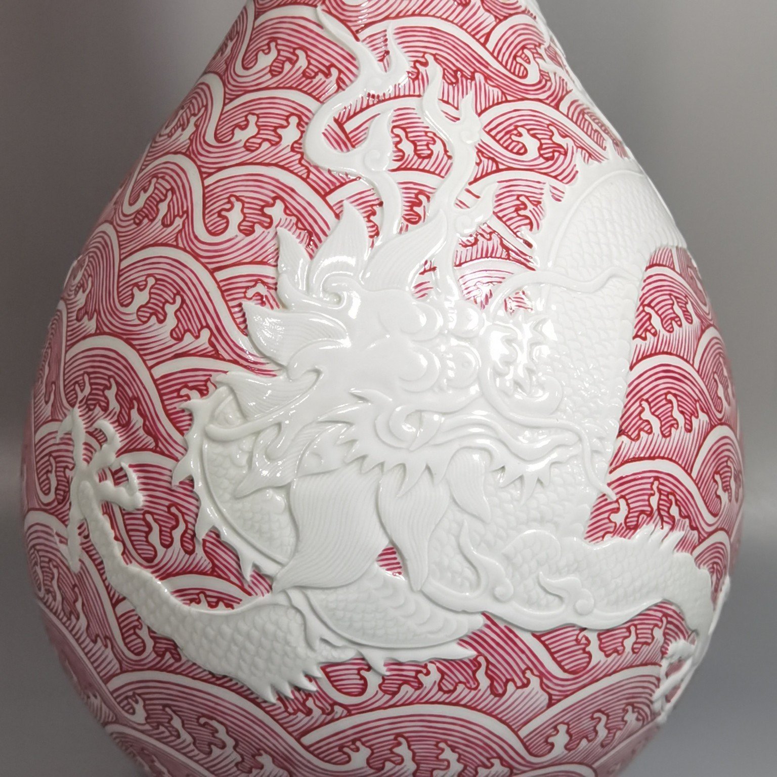 Qing Dynasty Yongzheng Carmine Red Ground Sea Water Dragon Pattern Bile Vase