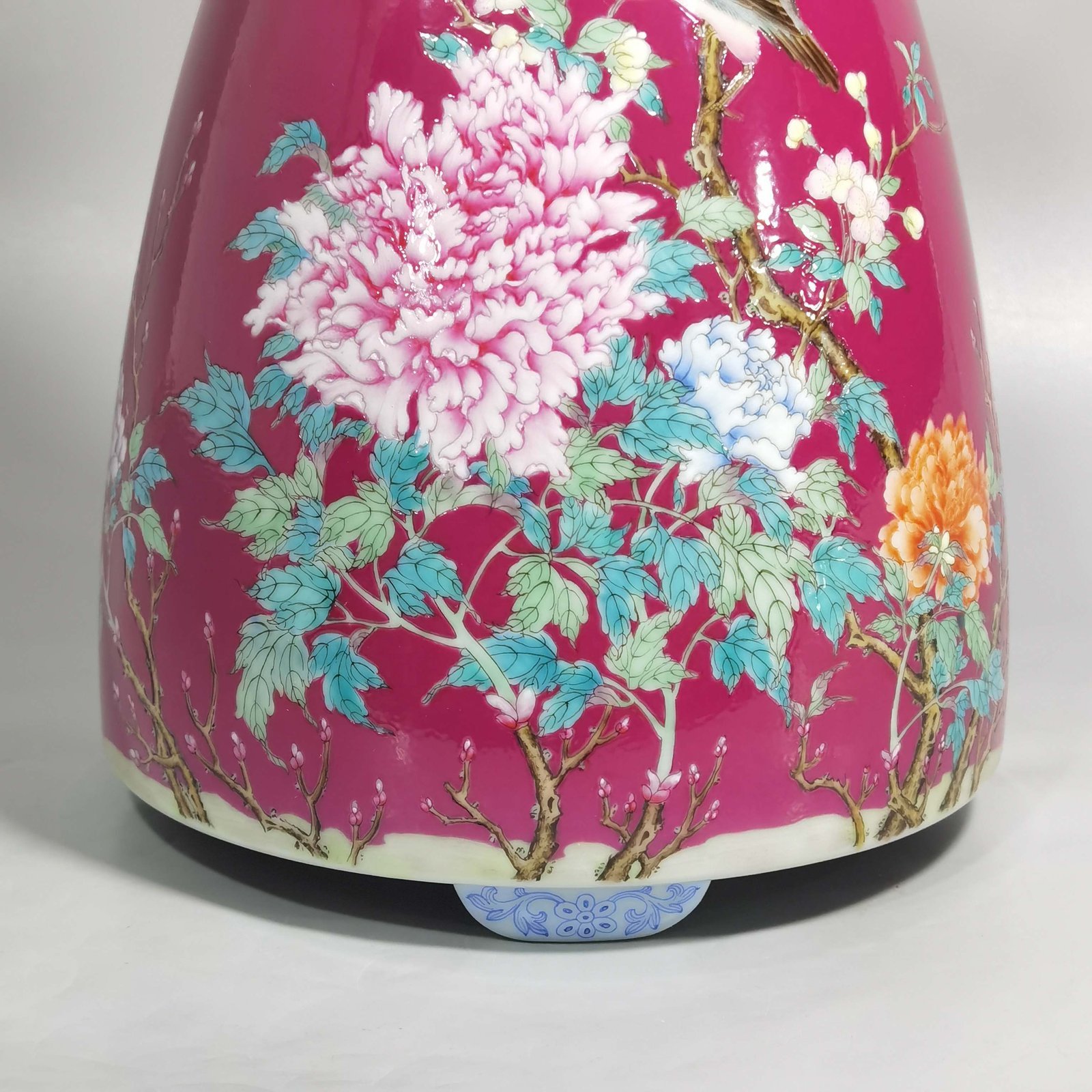 Qing Dynasty Yongzheng rouge ground pastel flowers birds peonies three-legged flower arrangement