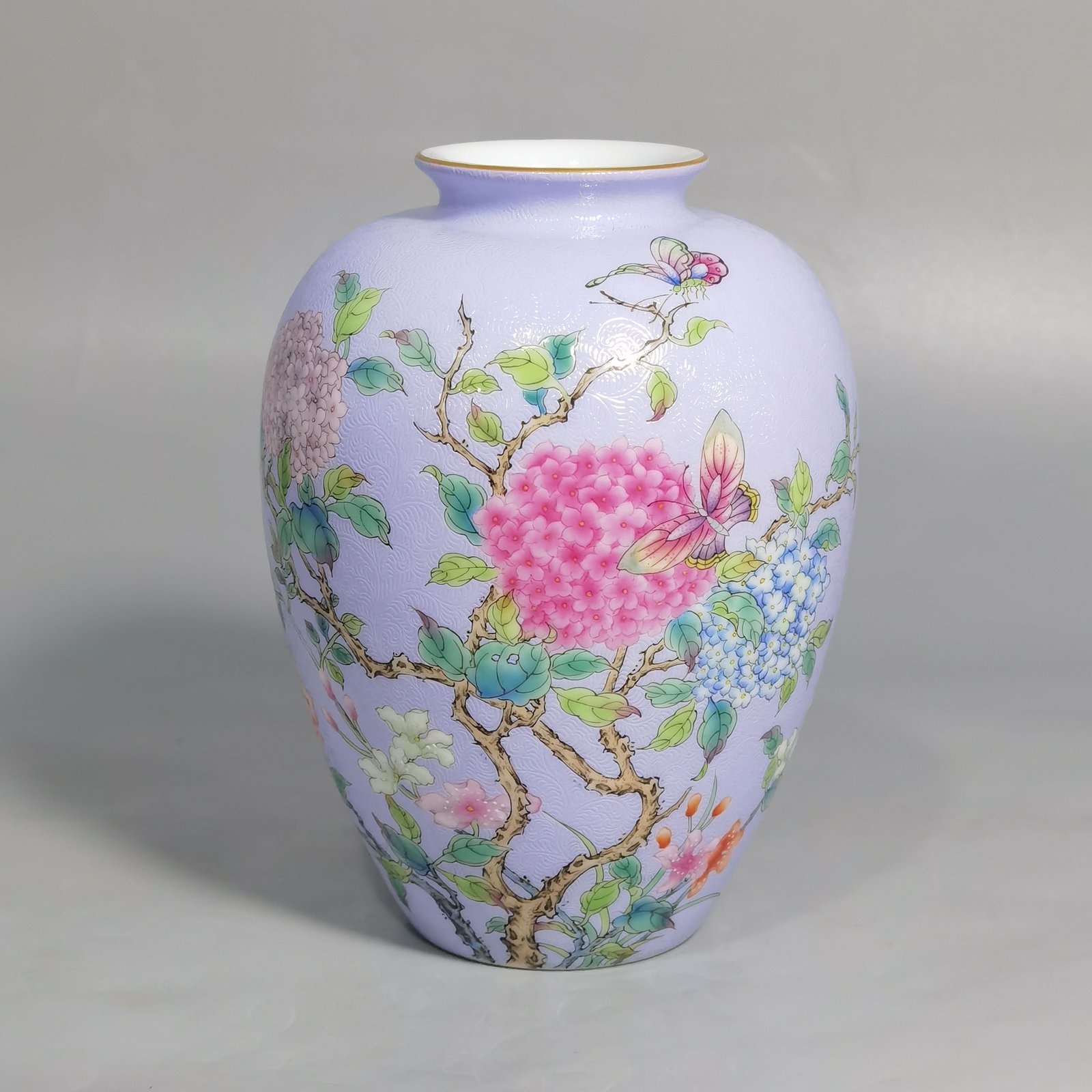 Qing Dynasty Yongzheng rolled pastel hydrangea flower lantern vase