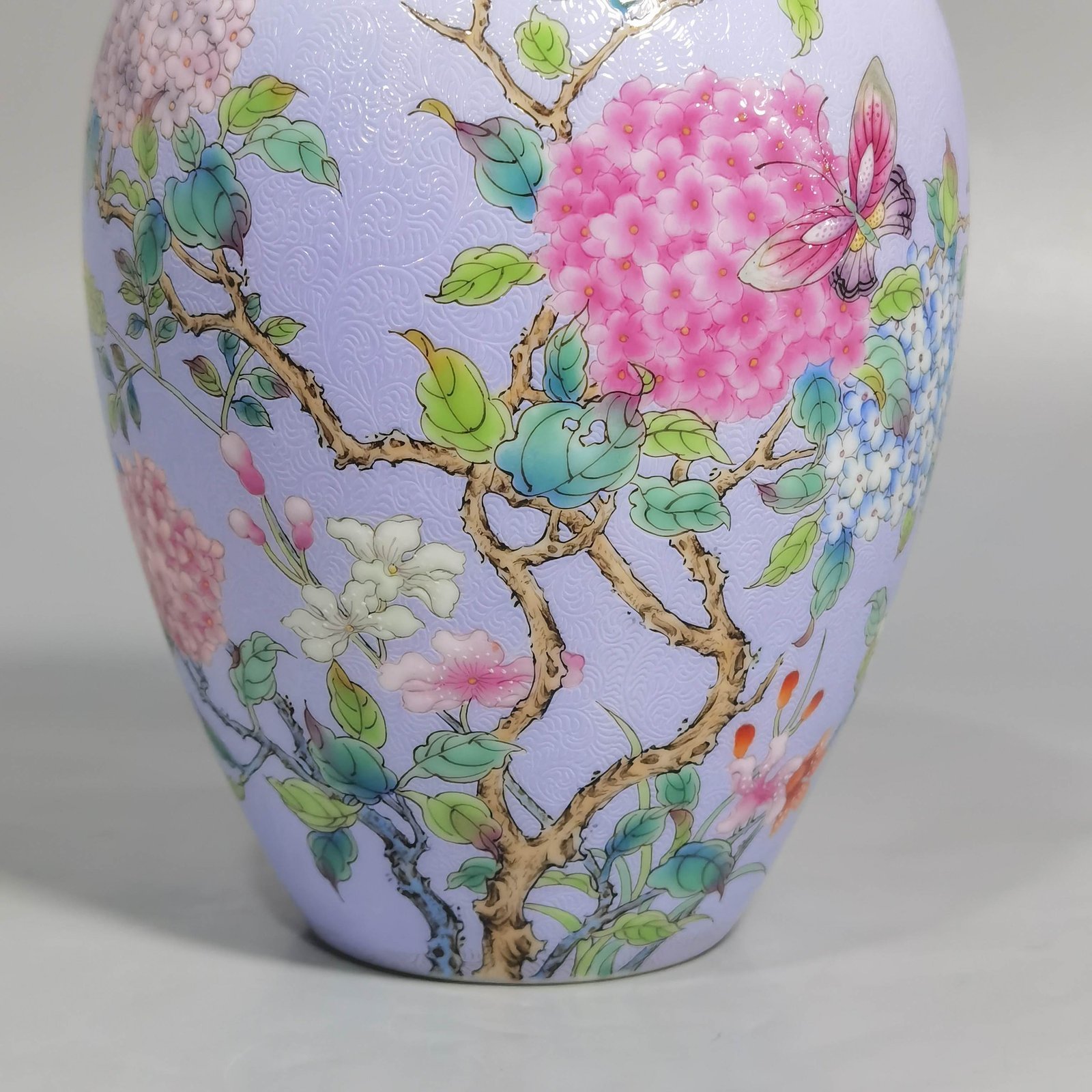 Qing Dynasty Yongzheng rolled pastel hydrangea flower lantern vase