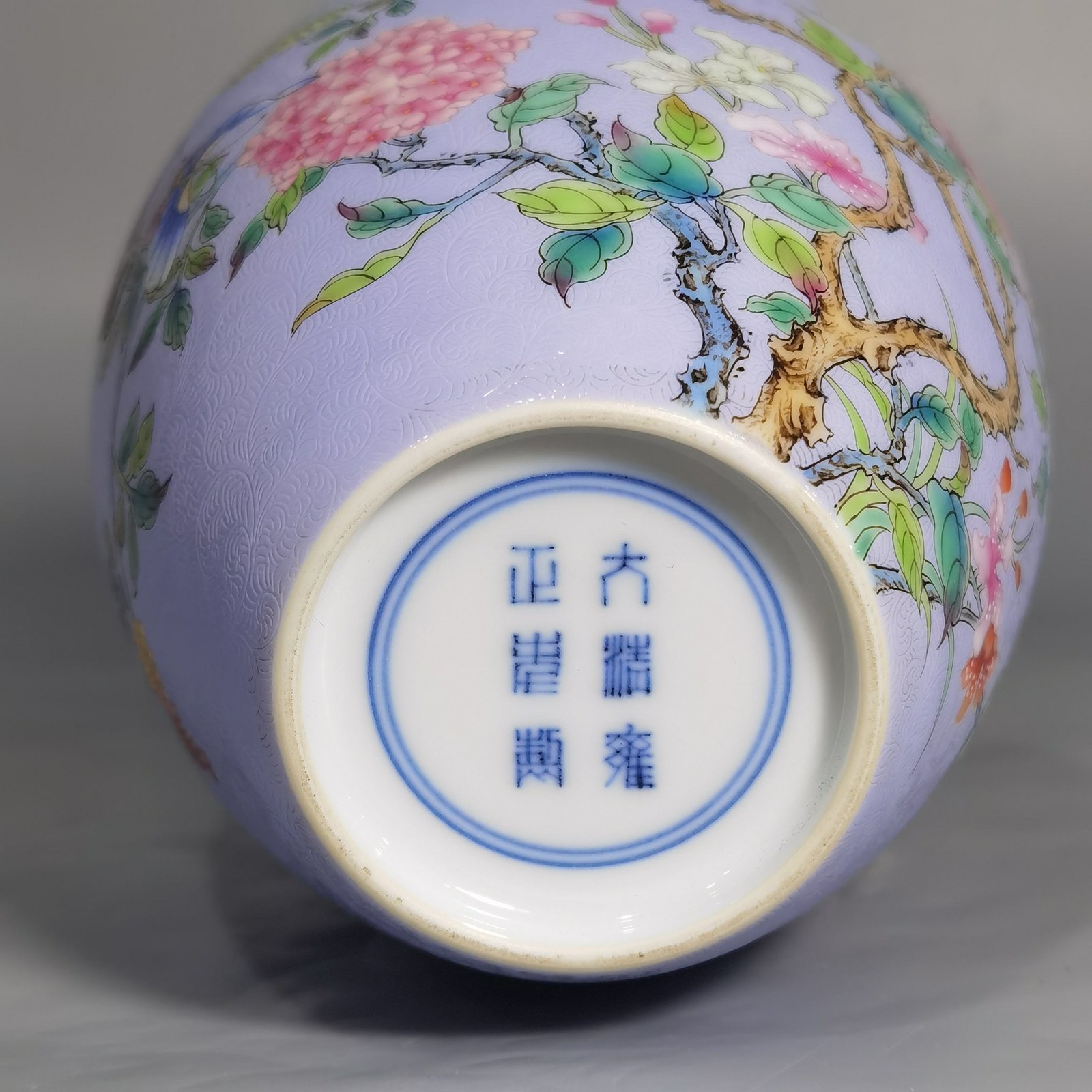 Qing Dynasty Yongzheng rolled pastel hydrangea flower lantern vase