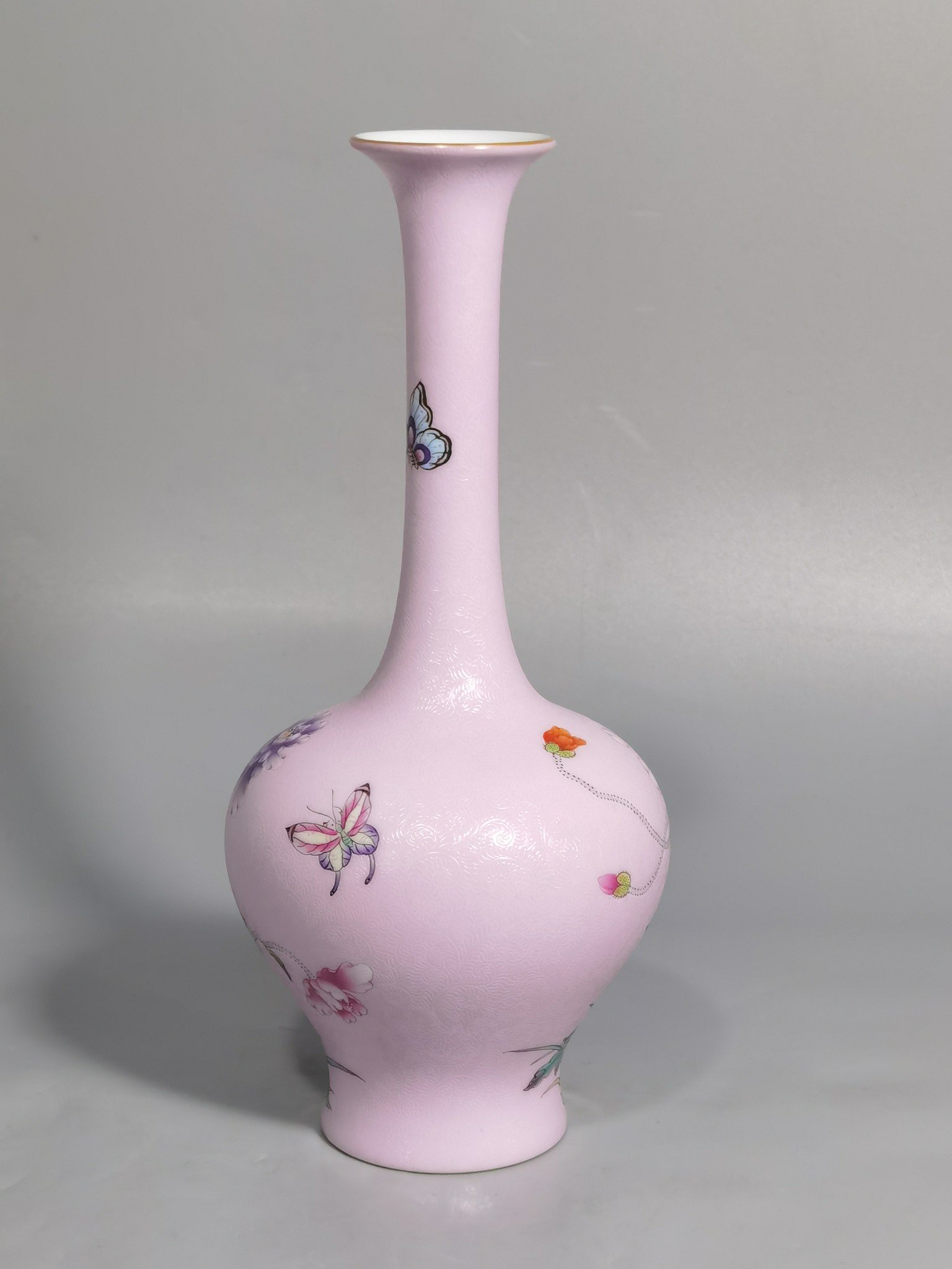 Qing Dynasty Yongzheng Rolled famille rose poppy vase