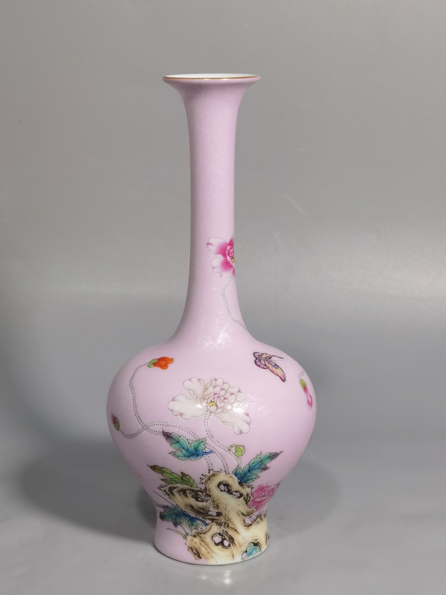 Qing Dynasty Yongzheng Rolled famille rose poppy vase