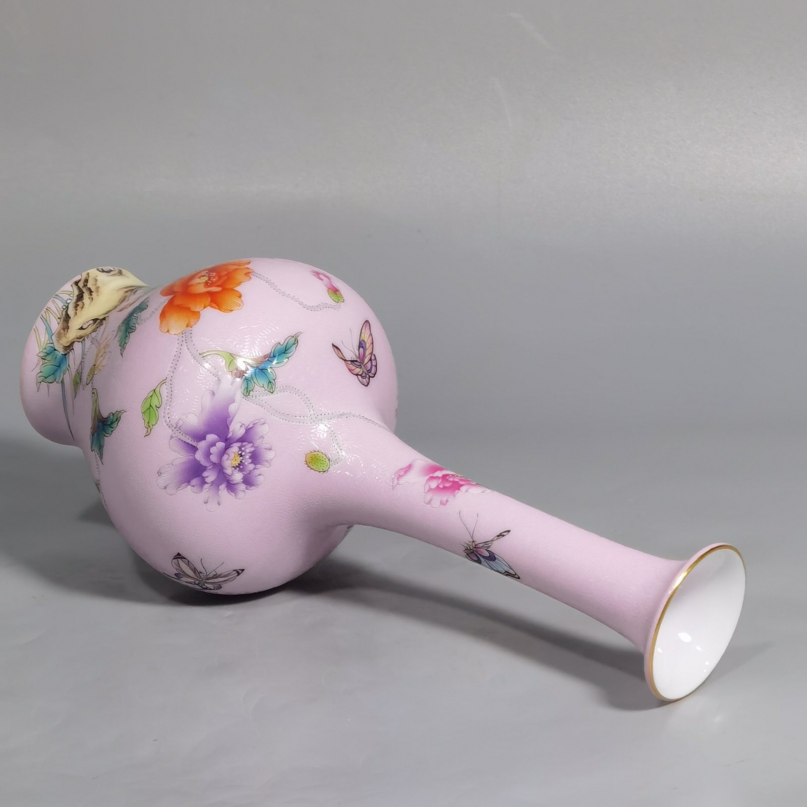 Qing Dynasty Yongzheng Rolled famille rose poppy vase