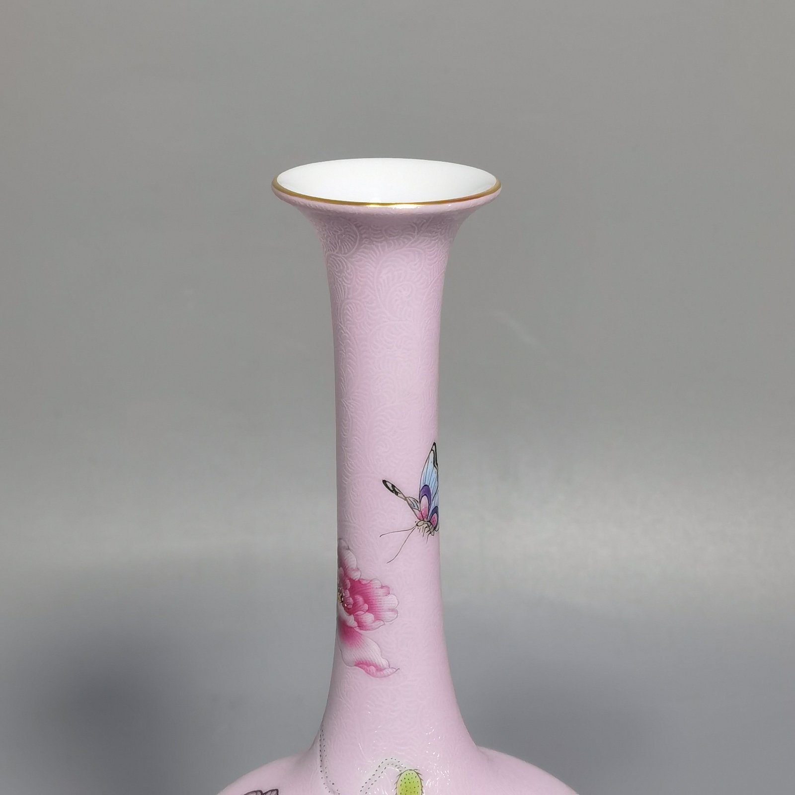 Qing Dynasty Yongzheng Rolled famille rose poppy vase