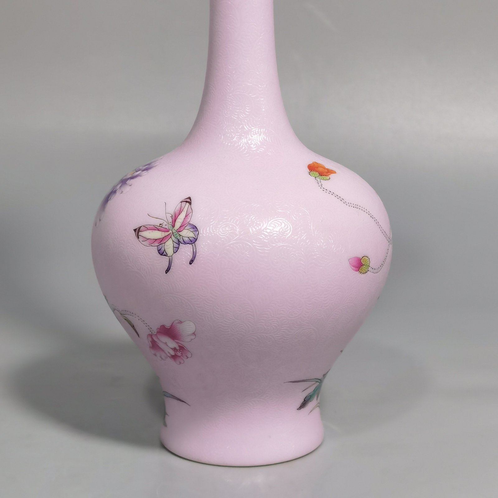 Qing Dynasty Yongzheng Rolled famille rose poppy vase